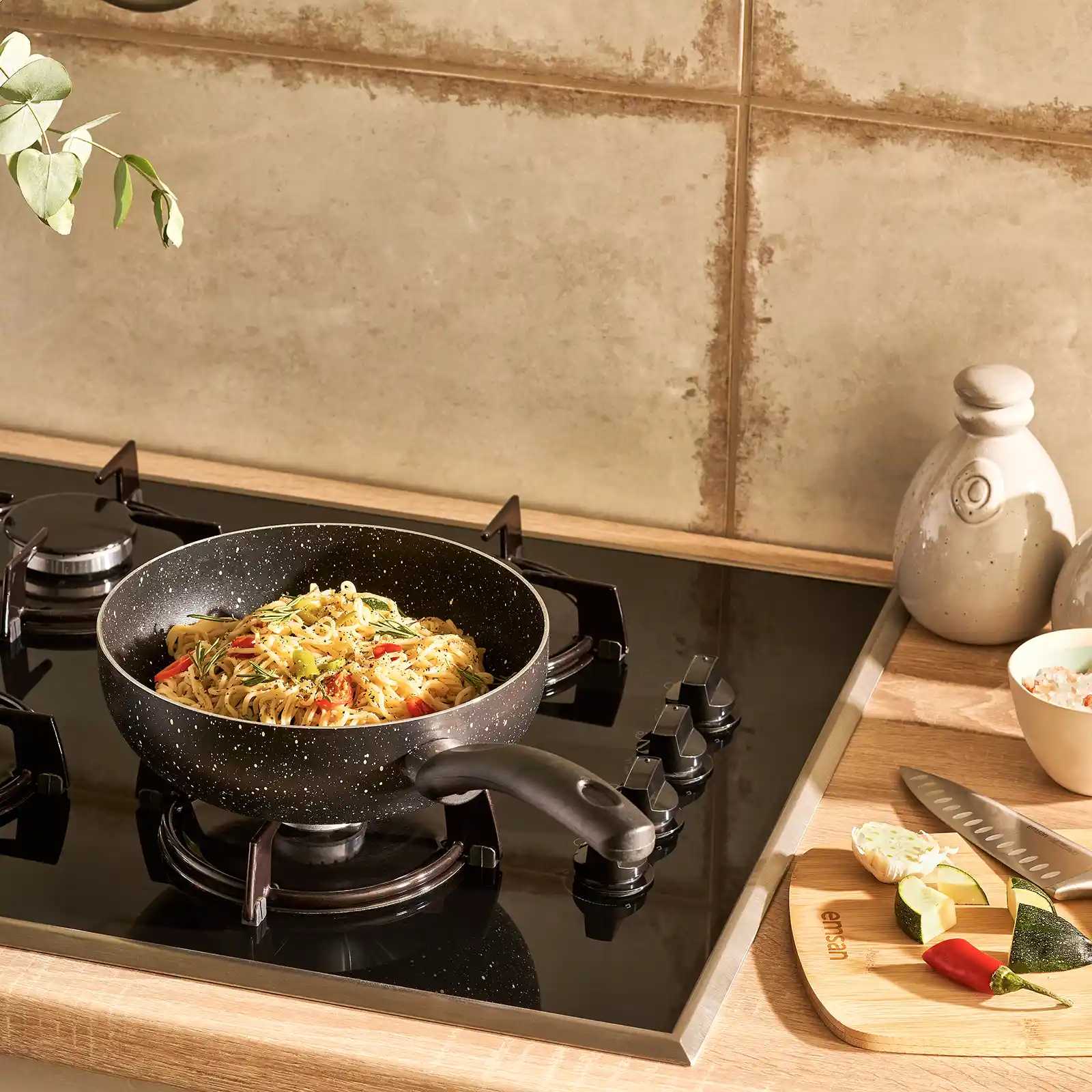 Emsan Nova Wok Tava 22 cm: Dayanıklı ve Estetik Çok Amaçlı Mutfak Gereci