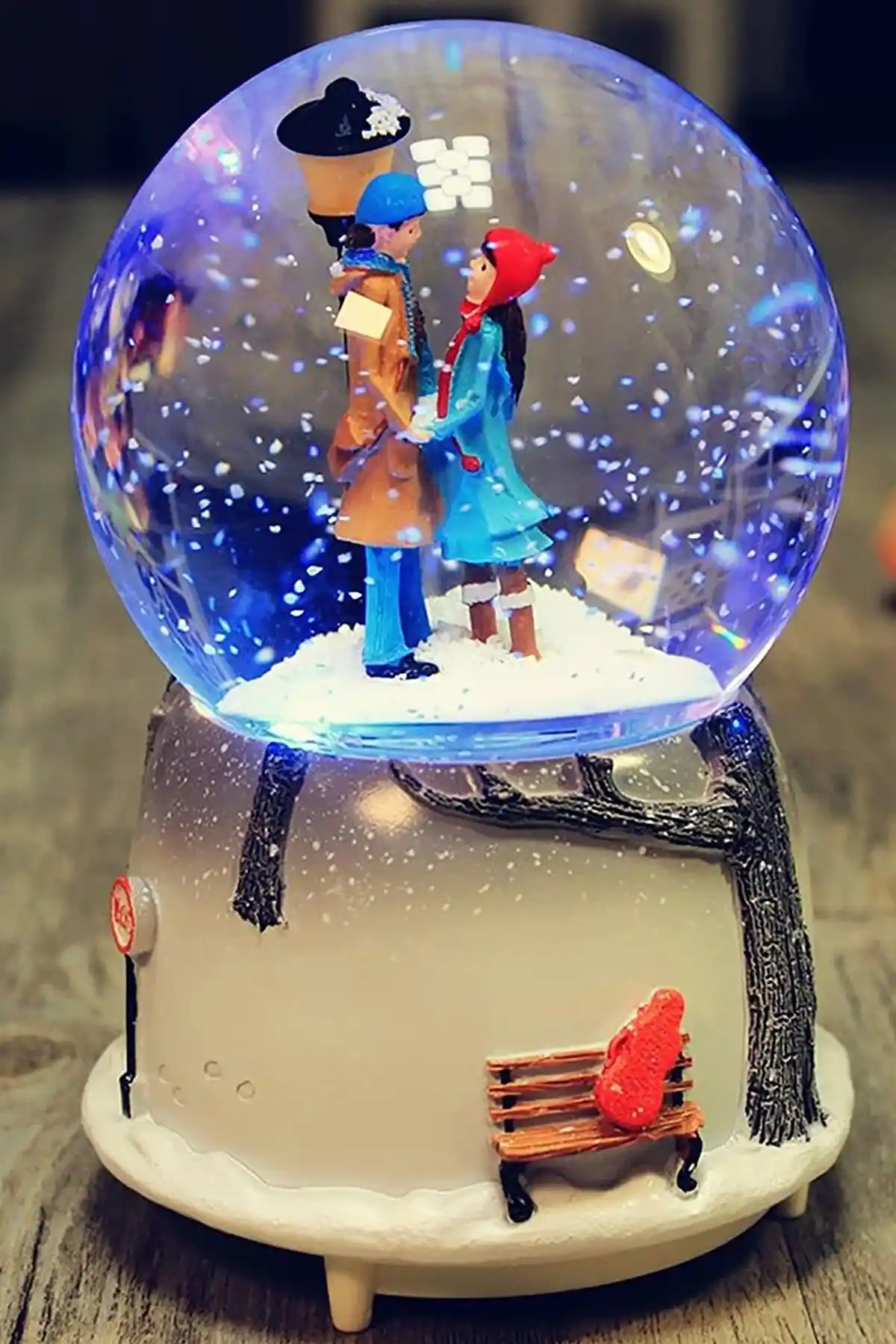 En Güzel Kar Küreleri ile Dekorasyonunuzu Büyüleyici Hale Getirin