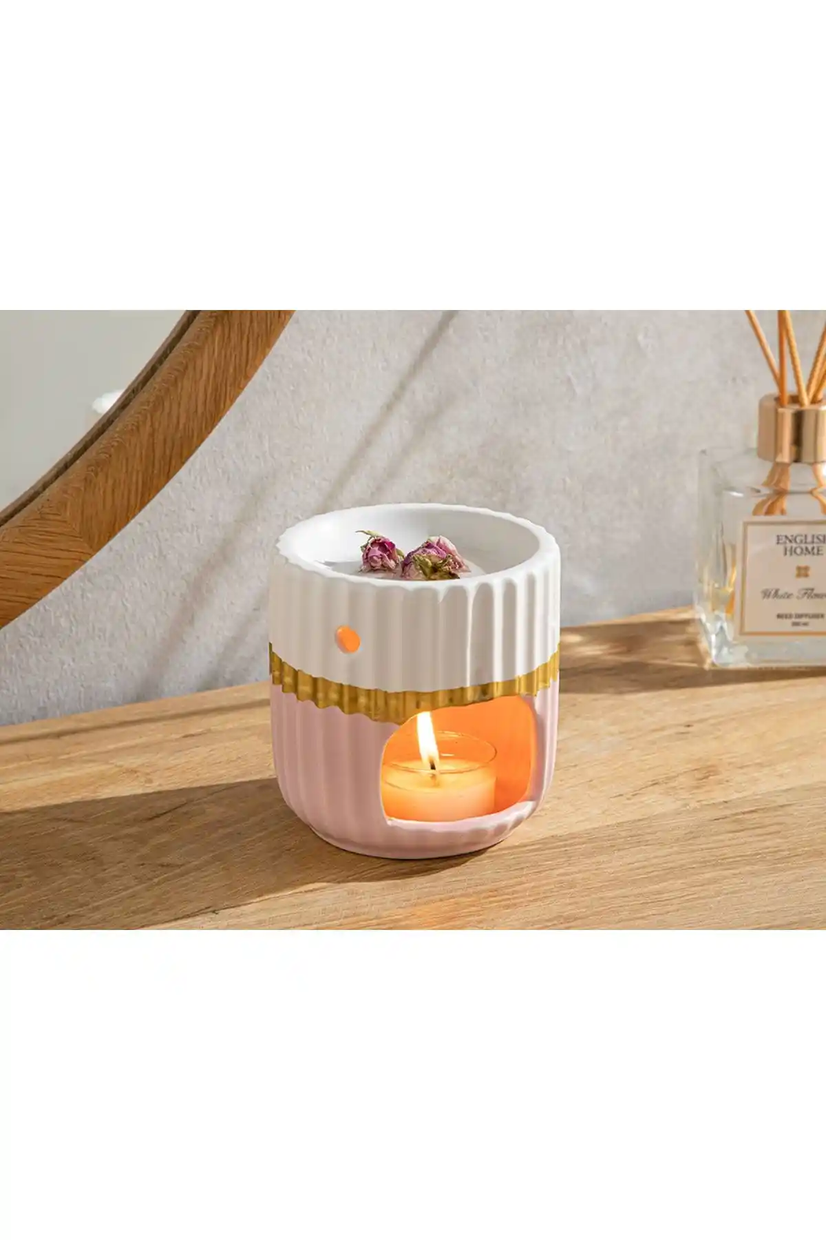 English Home Buhurdanlıkları ile Ev Dekorasyonunuza Zarif ve Fonksiyonel Dokunuşlar