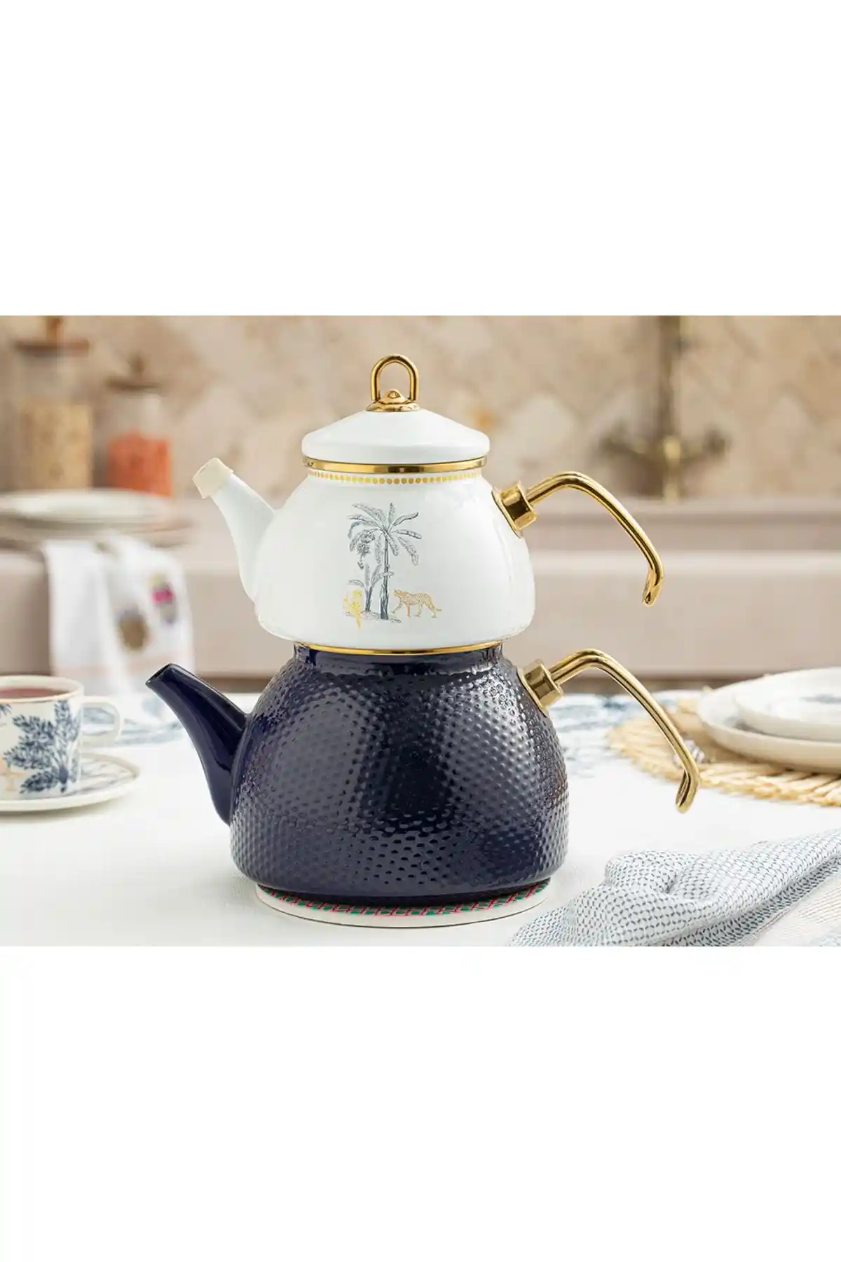 English Home Emaye Çaydanlıklar: Estetik ve Dayanıklı Mutfak Gereçleri