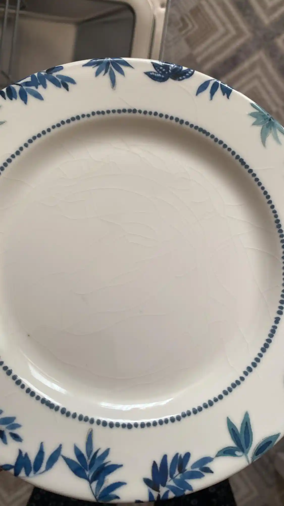 English Home ile Dekorasyonda Şık ve Fonksiyonel Tabak Seçenekleri Rehberi