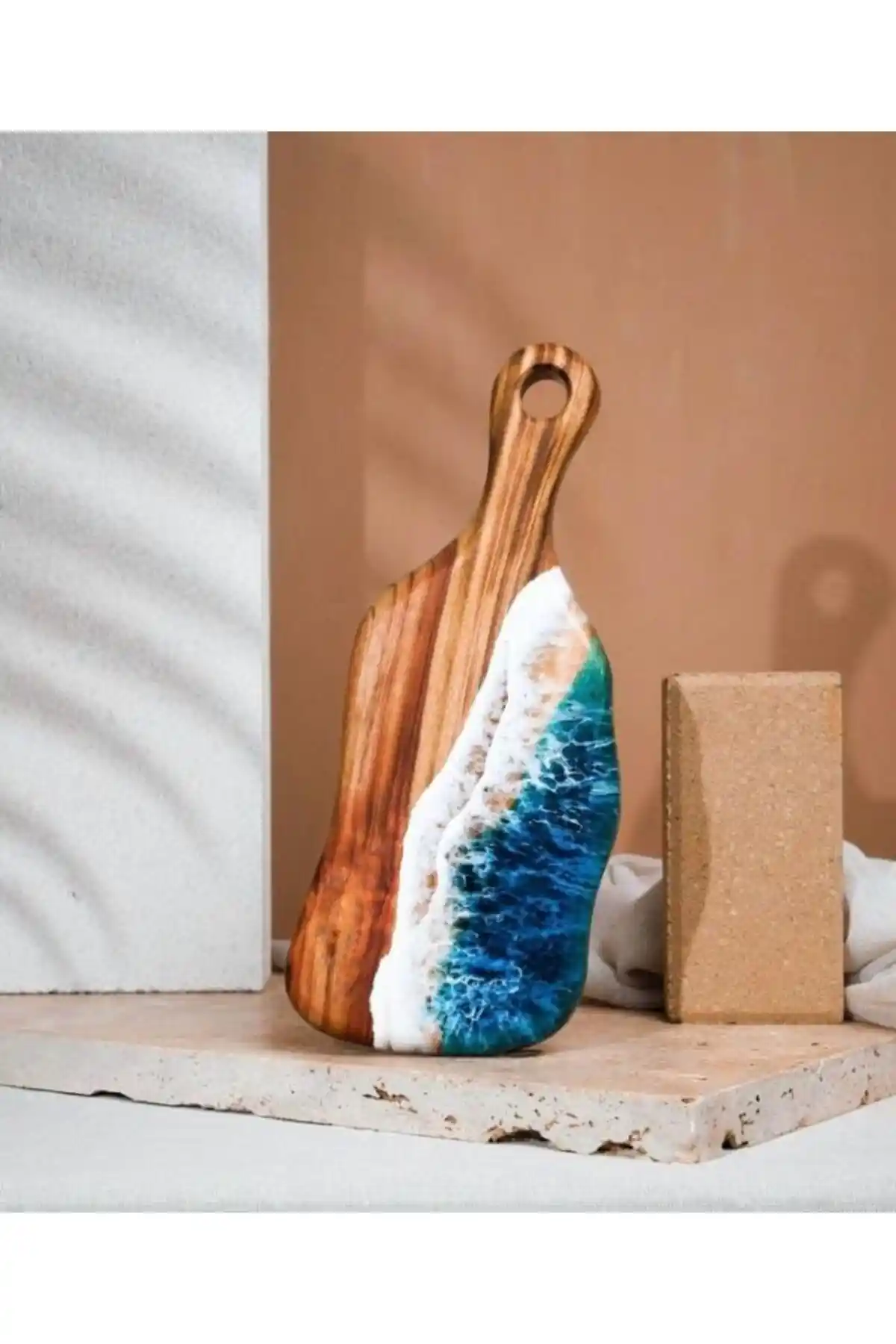 Epoksi Kesme Tahtası: Estetik ve Dayanıklılığı Bir Arada Sunan Modern Mutfak Ürünü