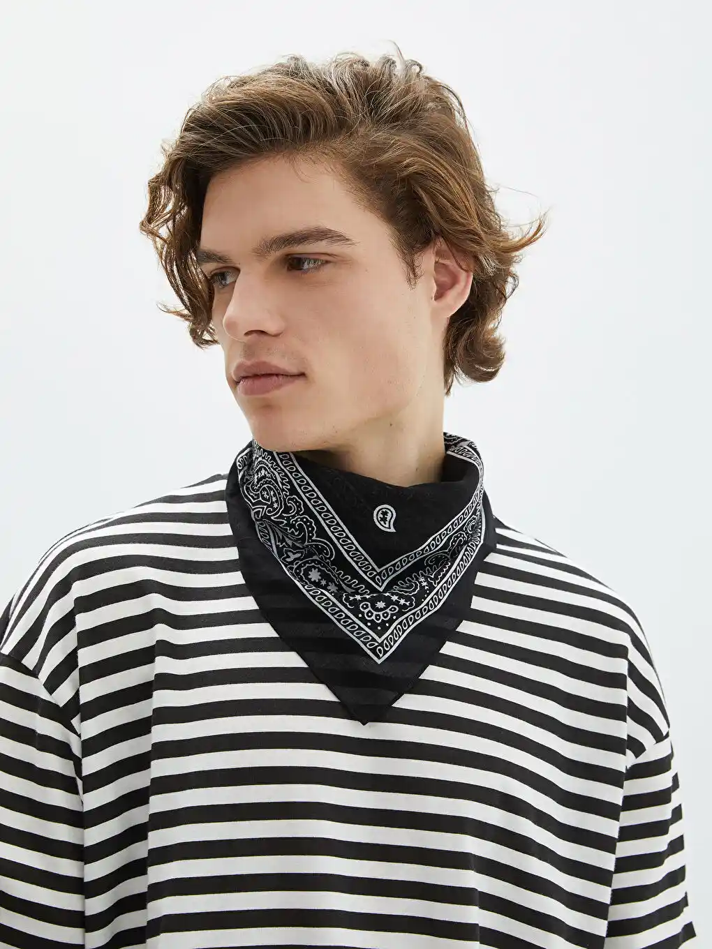 Erkek Bandana ile Dekorasyonda Şıklık ve Fonksiyonellik Yaratıcı Kullanım İpuçları