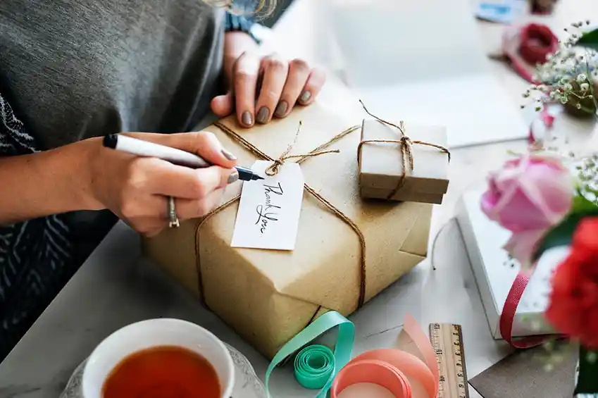 Erkekler İçin Ev Hediyesi Seçenekleri: Dekorasyon ve İşlevsellik Bir Arada