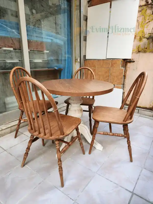 Eski Masa ve Sandalye Dekorasyonu: Nostaljik ve Şık Mekanlar Yaratmanın Yolları