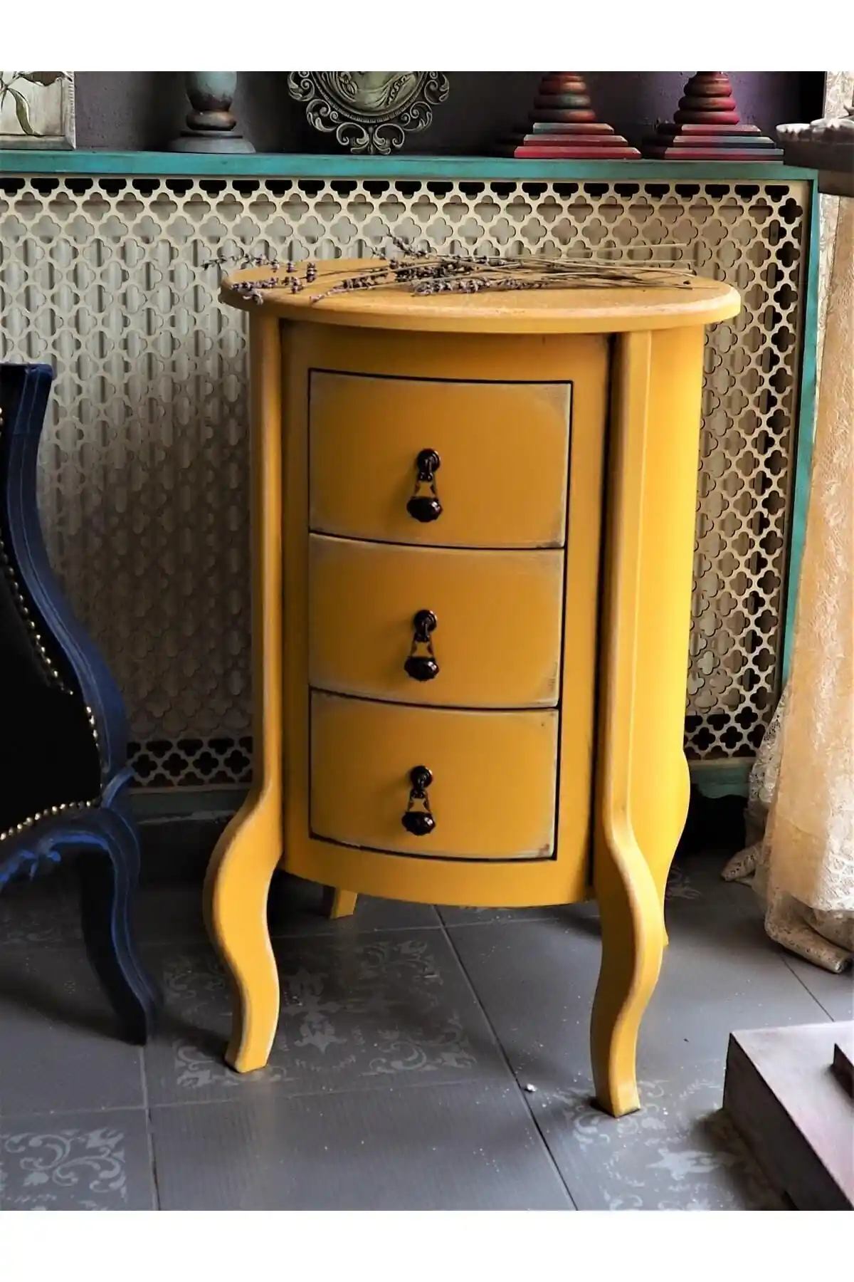 Eskitme Komodin ile İç Mekanlara Nostaljik ve Şık Dokunuşlar