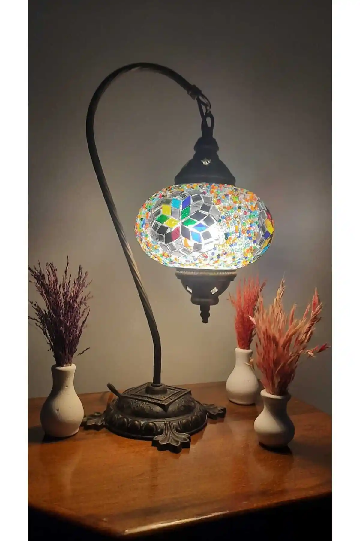 Eskitme Lambalar Dekorasyonda Şıklık ve Nostaljiyi Bir Araya Getirir