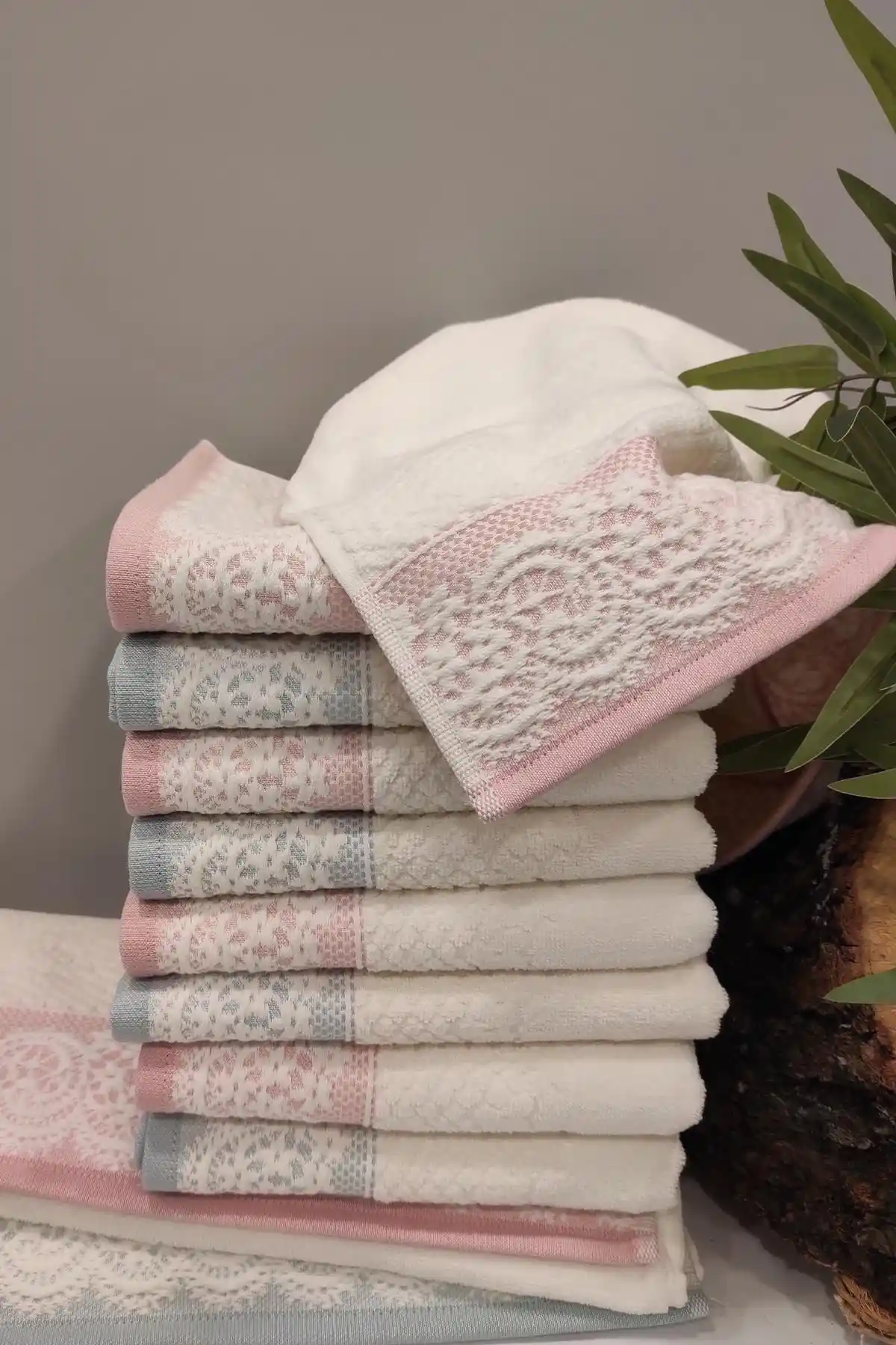 Ev Dekorasyonunda Havlu ve Yüz Havlusu Seçimi ile Şıklık ve Fonksiyonellik Sağlama Rehberi