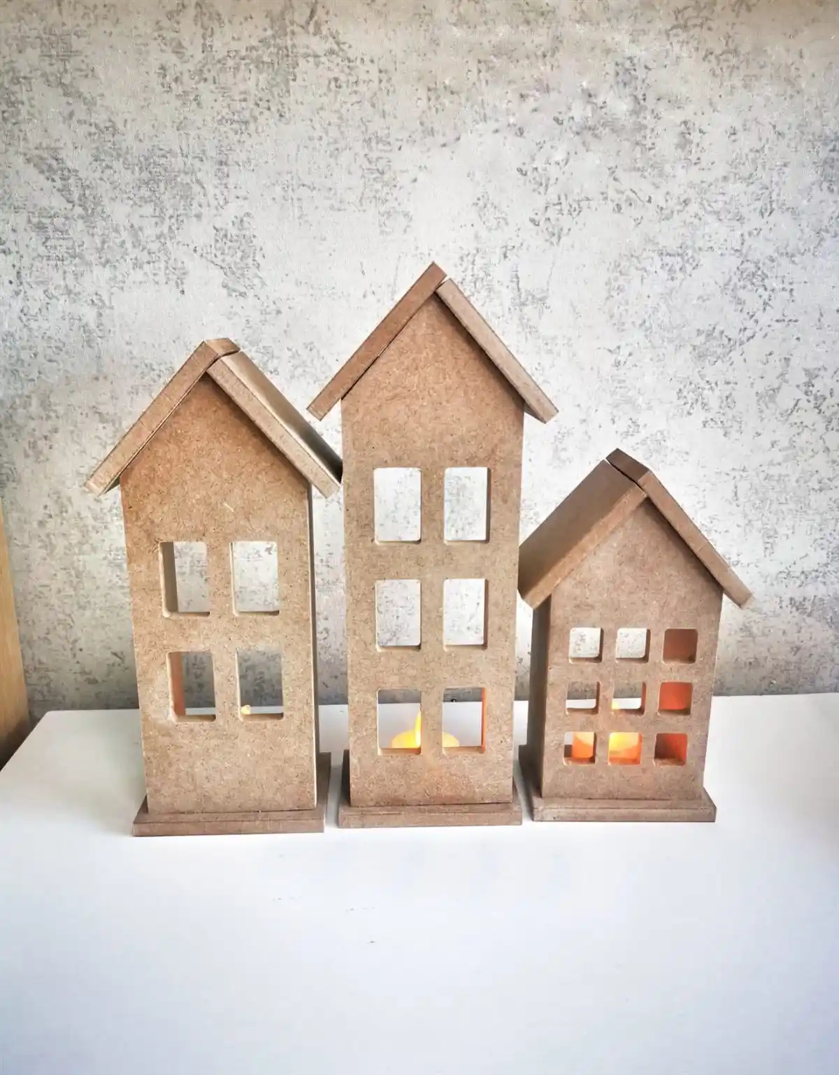 Ev Dekorasyonunda Şık ve İşlevsel: Modern ve Sıcak Atmoslar Yaratmak İçin Mumlukler