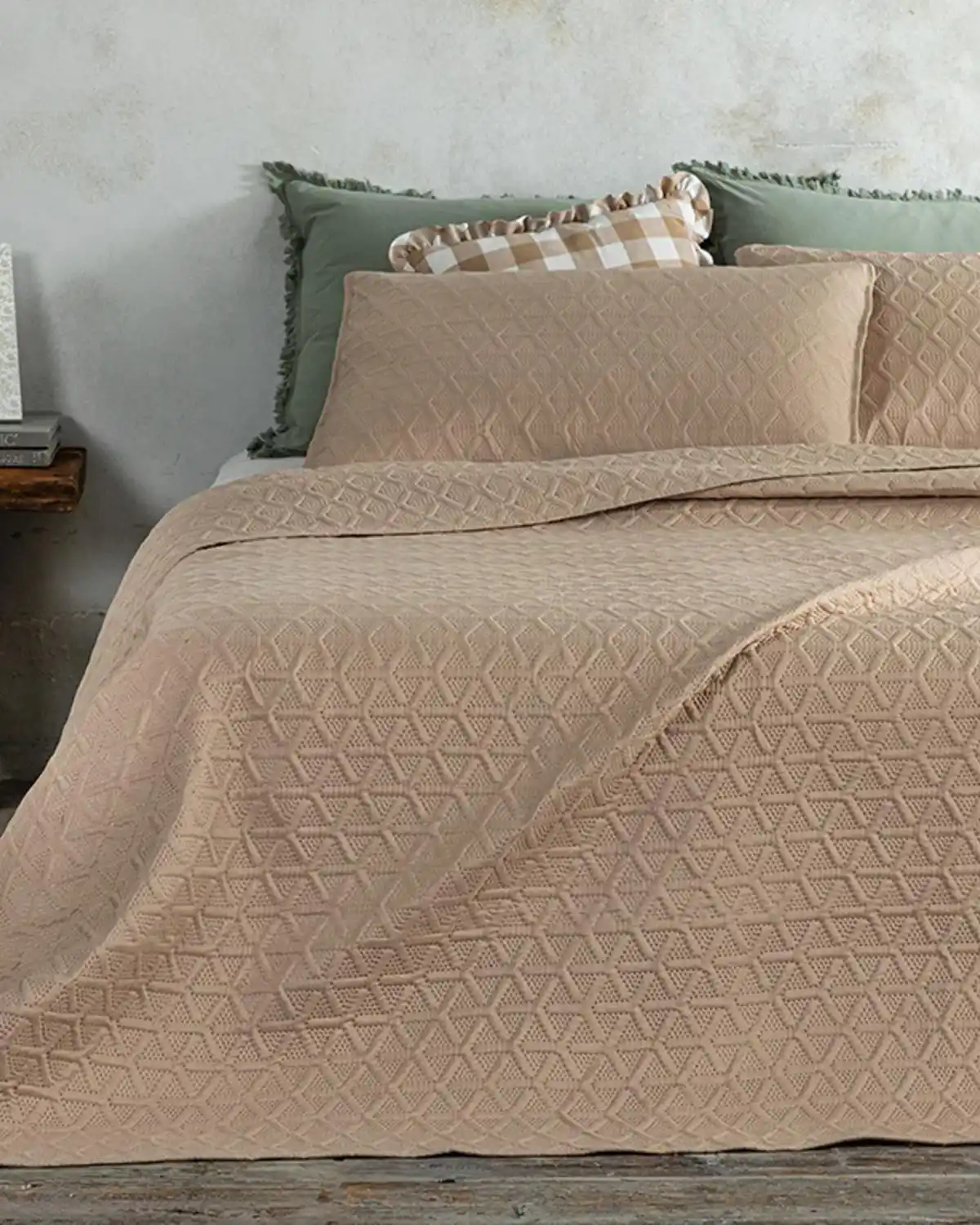 Ev Dekorasyonunda Yatak Örtüsü Seçimi ve Home Sweet Home Teması İpuçları