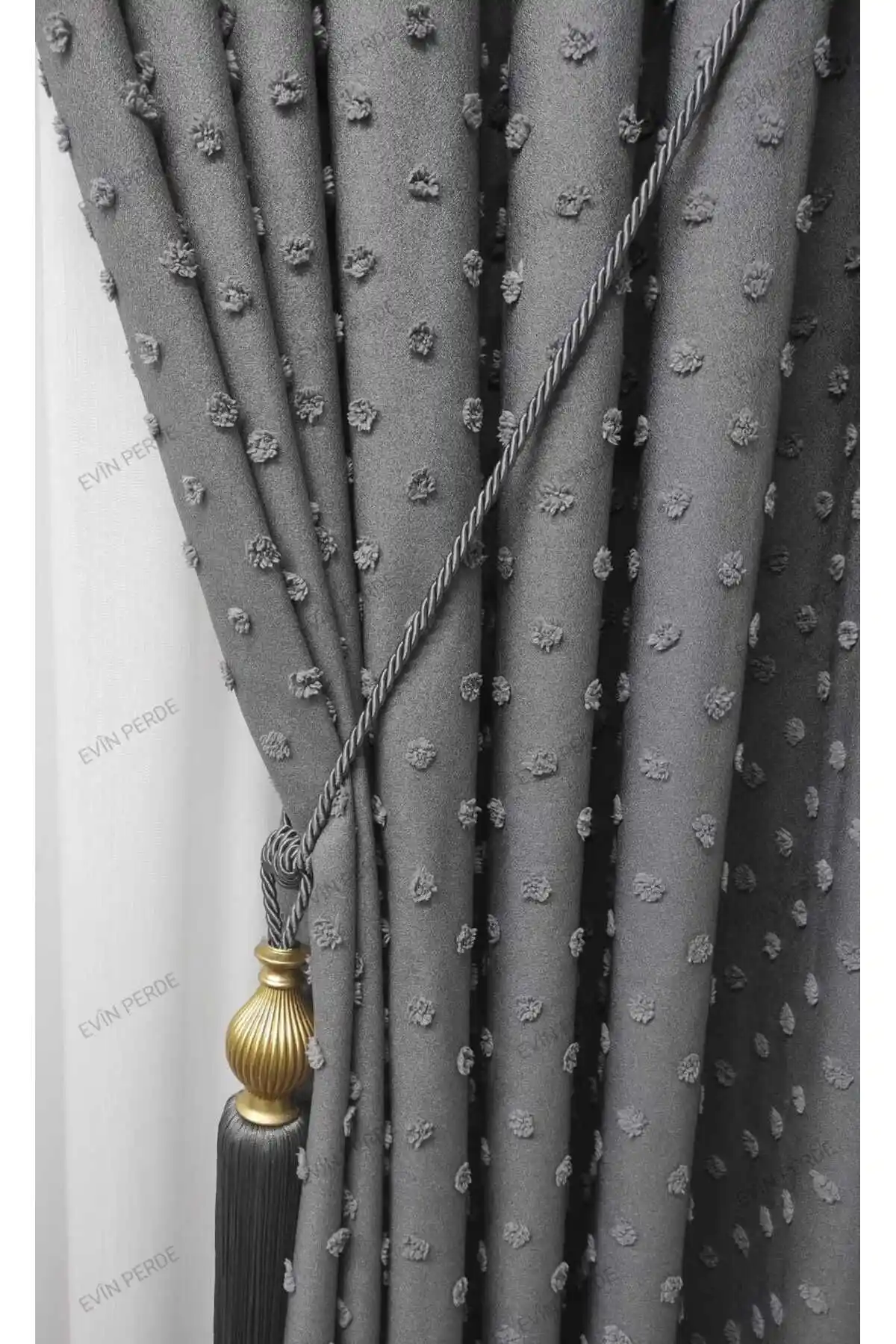 Ev Dekorasyonunu Tamamlayan Modern ve Şık Perde Seçenekleri 2023