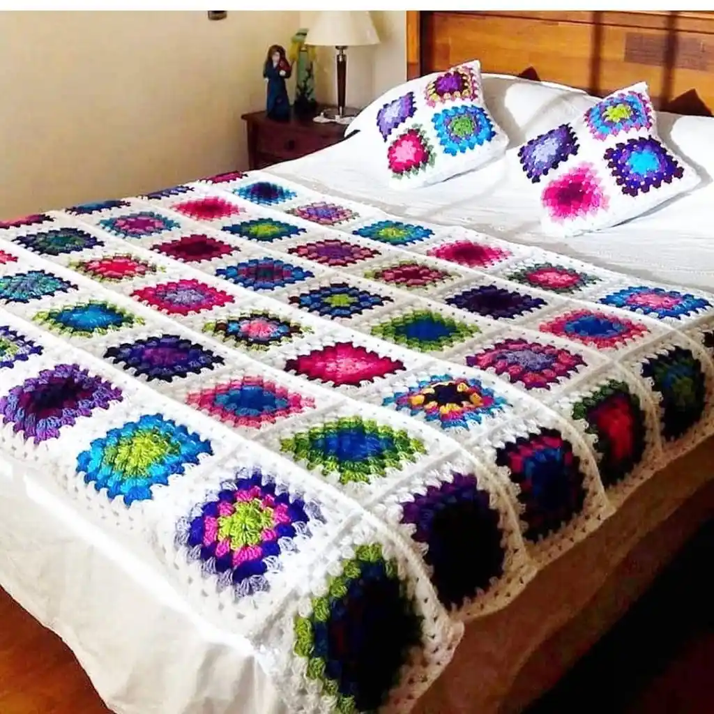 Ev Dekorasyonunu Tamamlayan Şık ve Fonksiyonel Battaniye Modelleri Rehberi