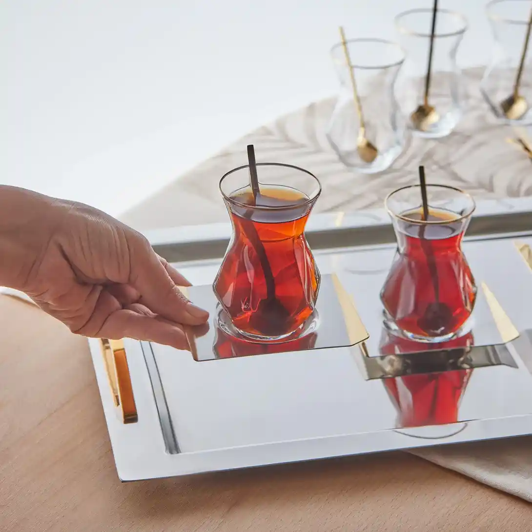 Ev Dekorasyonunu Tamamlayan Şık ve Fonksiyonel Çay Setleri Seçenekleri