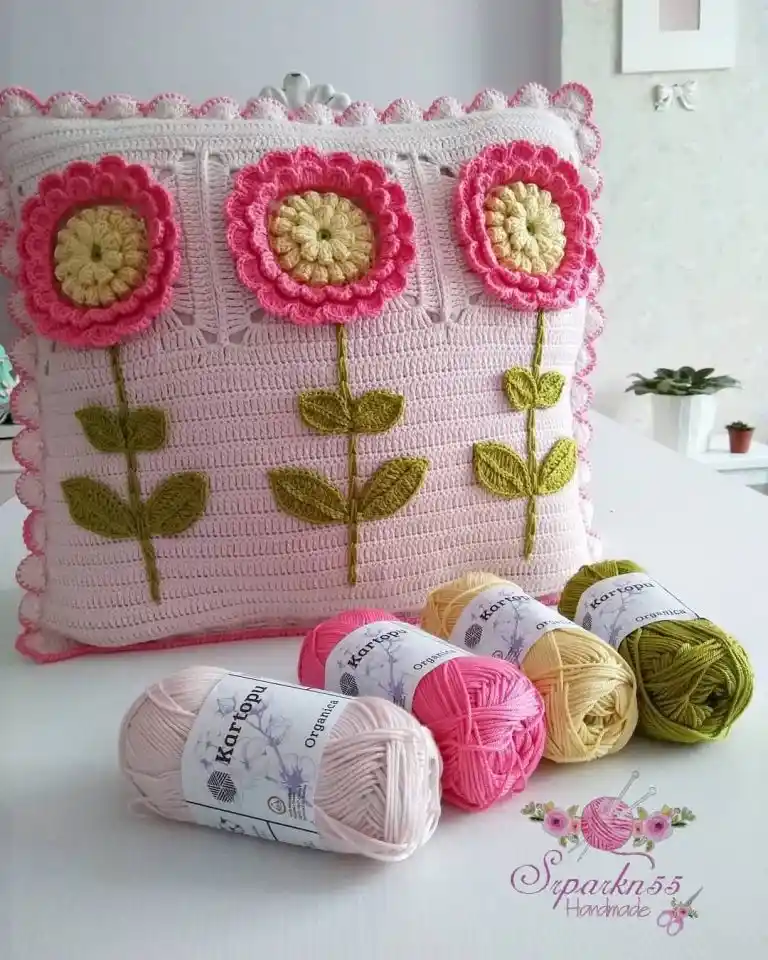 Ev Dekorasyonunu Zenginleştiren En Güzel Kırlent Örnekleri ve Seçim Rehberi