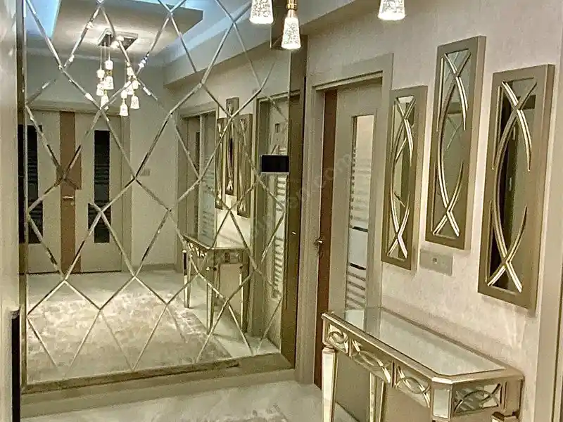 Ev Giriş Aynası Modelleriyle Dekorasyonda Şıklık ve Fonksiyonellik Rehberi