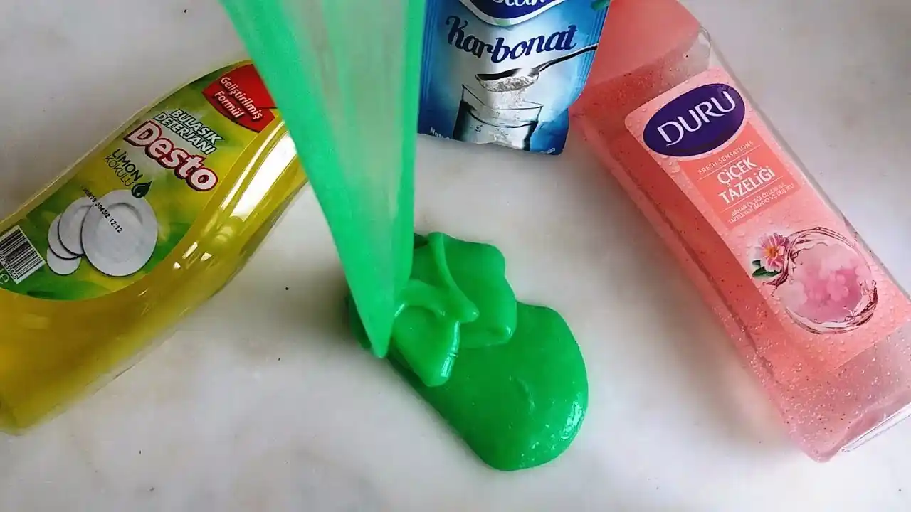 Evde Slime Yapımı: Dekorasyon ve Eğlenceyi Bir Arada Sunan Yaratıcı Aktivite