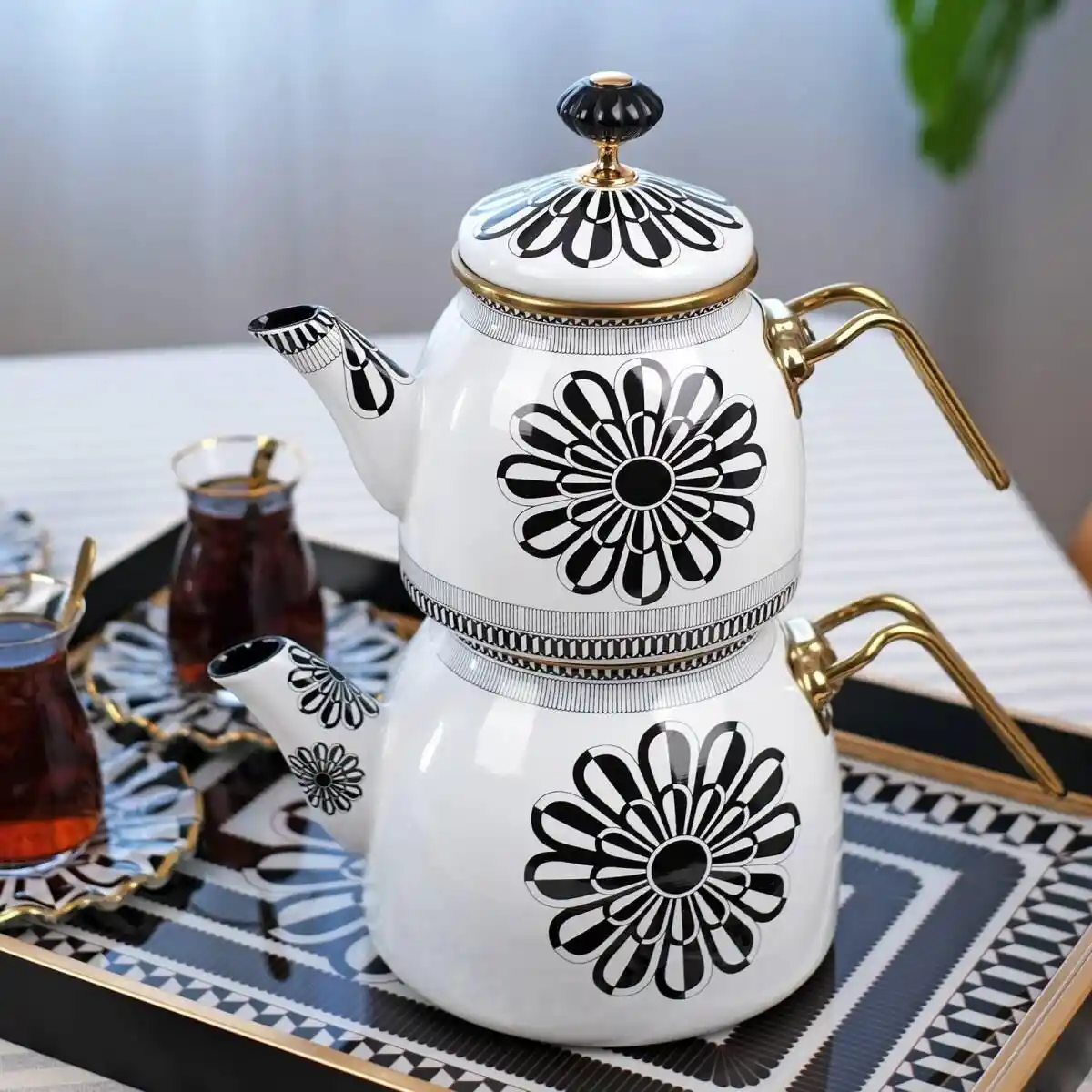 Evinize Şıklık Katan Emaye Çaydanlık Takımları ve Dekorasyon İpuçları