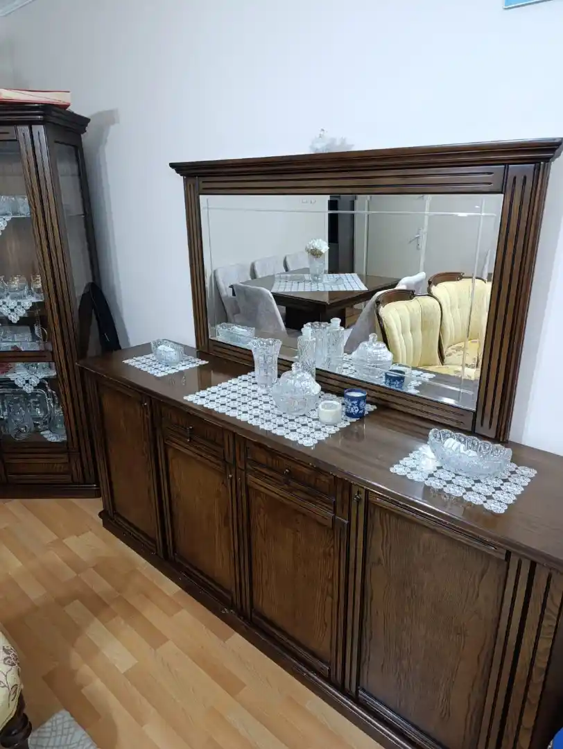 Evinize Şıklık ve Fonksiyonellik Katacak Aynalı Konsol Masa Takımı Seçenekleri