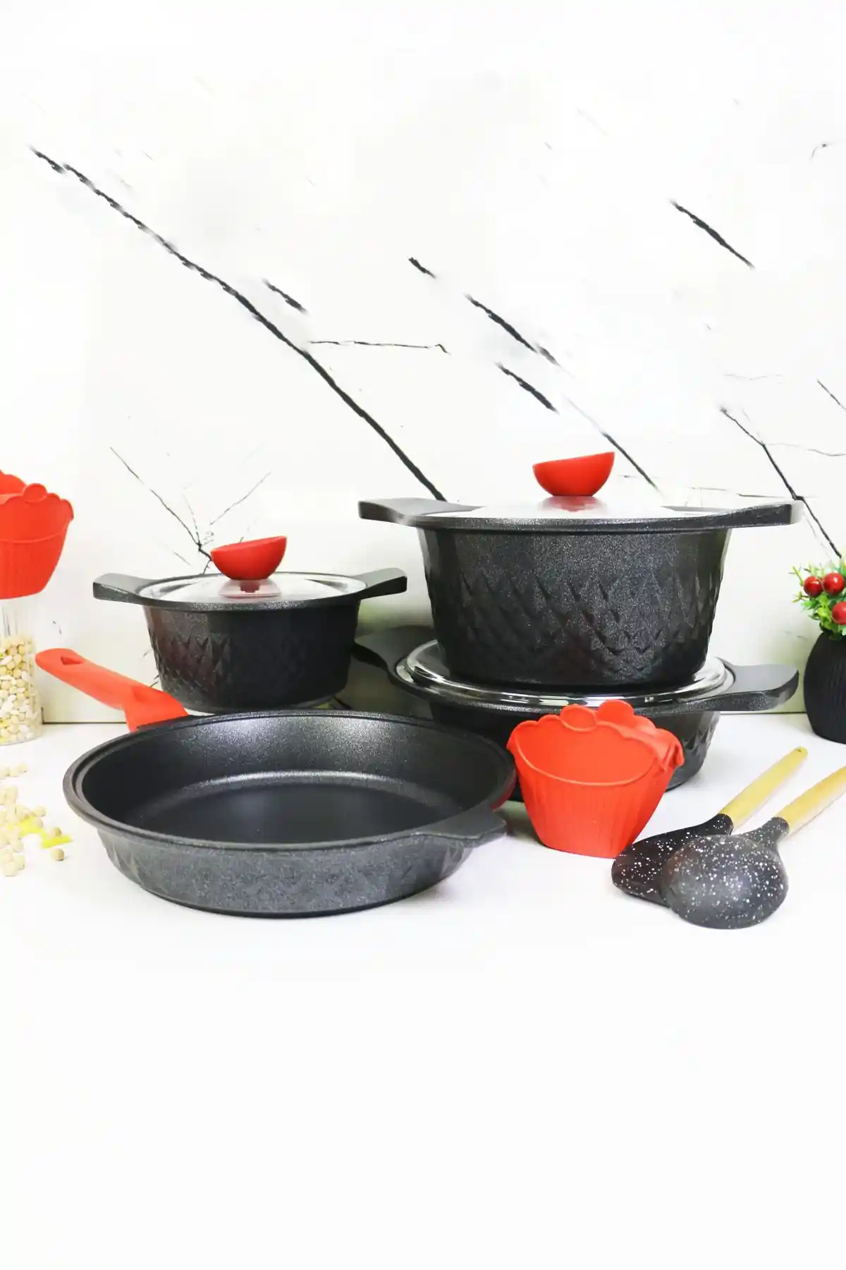 Evita Granit Tencere Seti: Modern Mutfak Dekorasyonunda Estetik ve Dayanıklılık