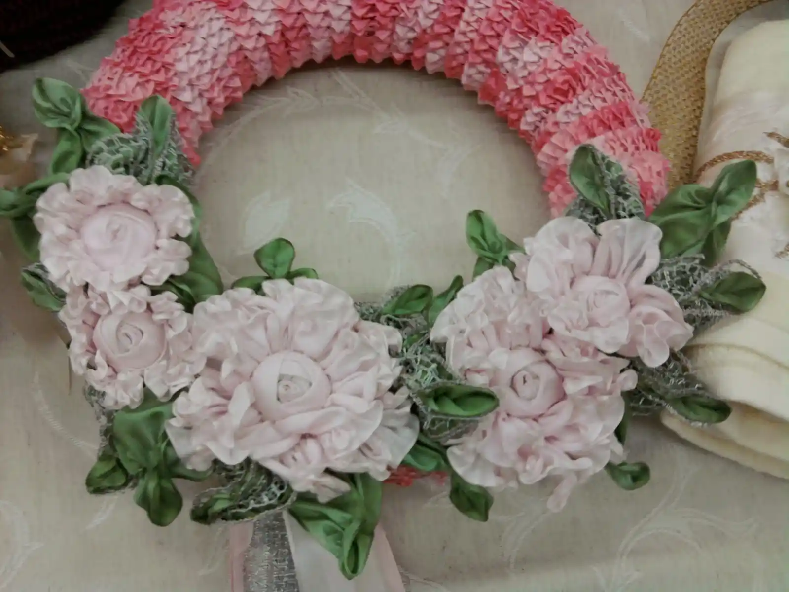 Farklı Kapı Süsleriyle Evinize Renk ve Şıklık Katmanın Yolları