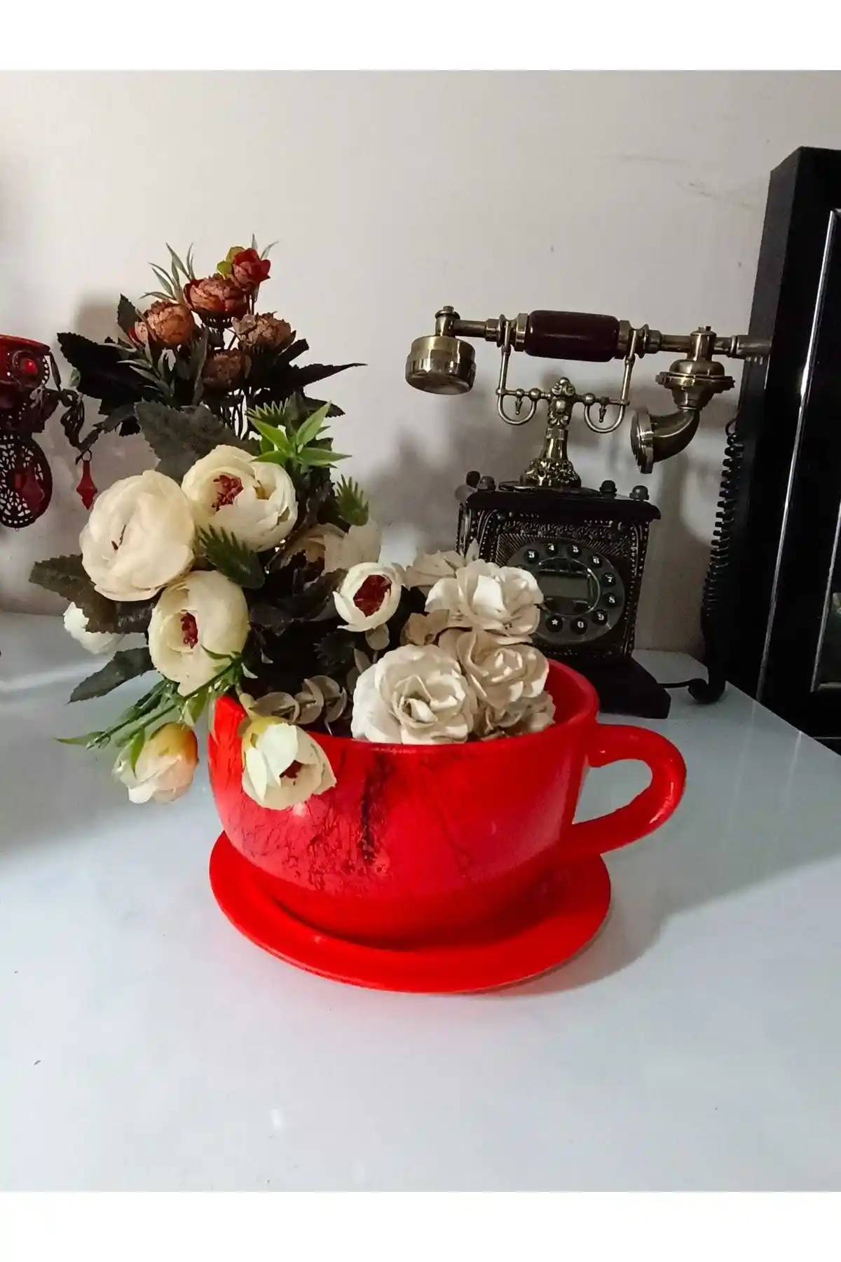 Fincan Şeklinde Saksılarla Dekorasyonunuza Yenilikçi ve Şık Dokunuşlar Katın