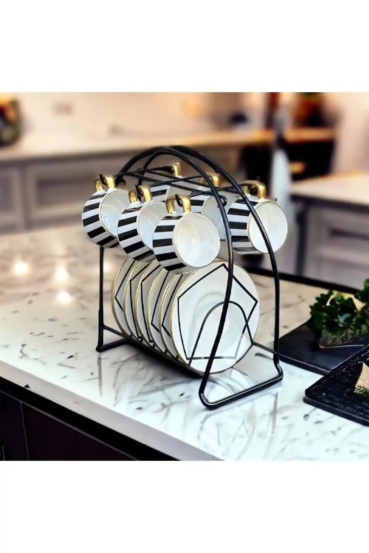 Fincan Standları Dekorasyonda Şıklık ve Fonksiyonellik Sağlayan En İyi Seçenekler