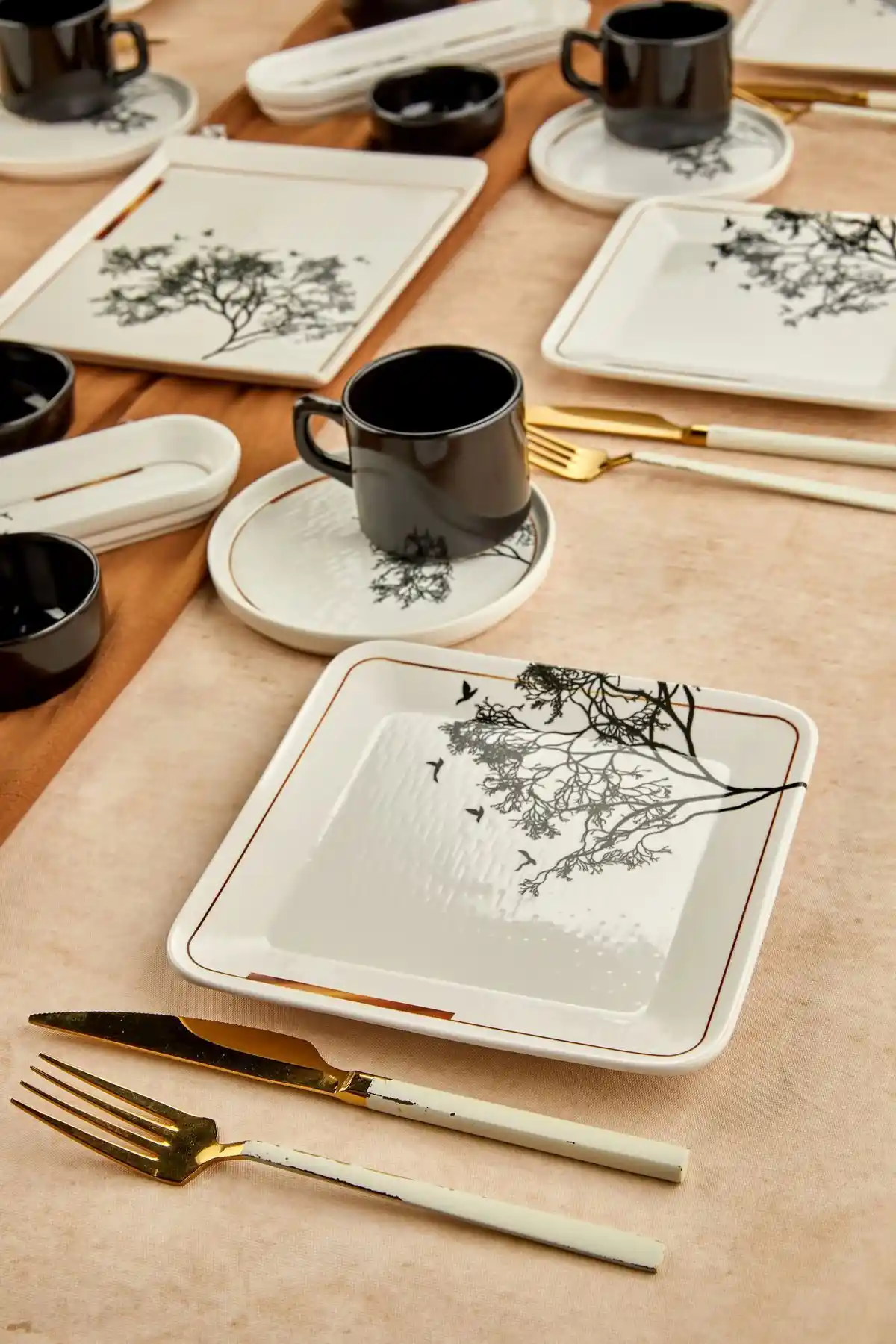 Fincanlı Kahvaltı Takımlarıyla Evinize Şıklık ve Zarafet Katmanın Yolları