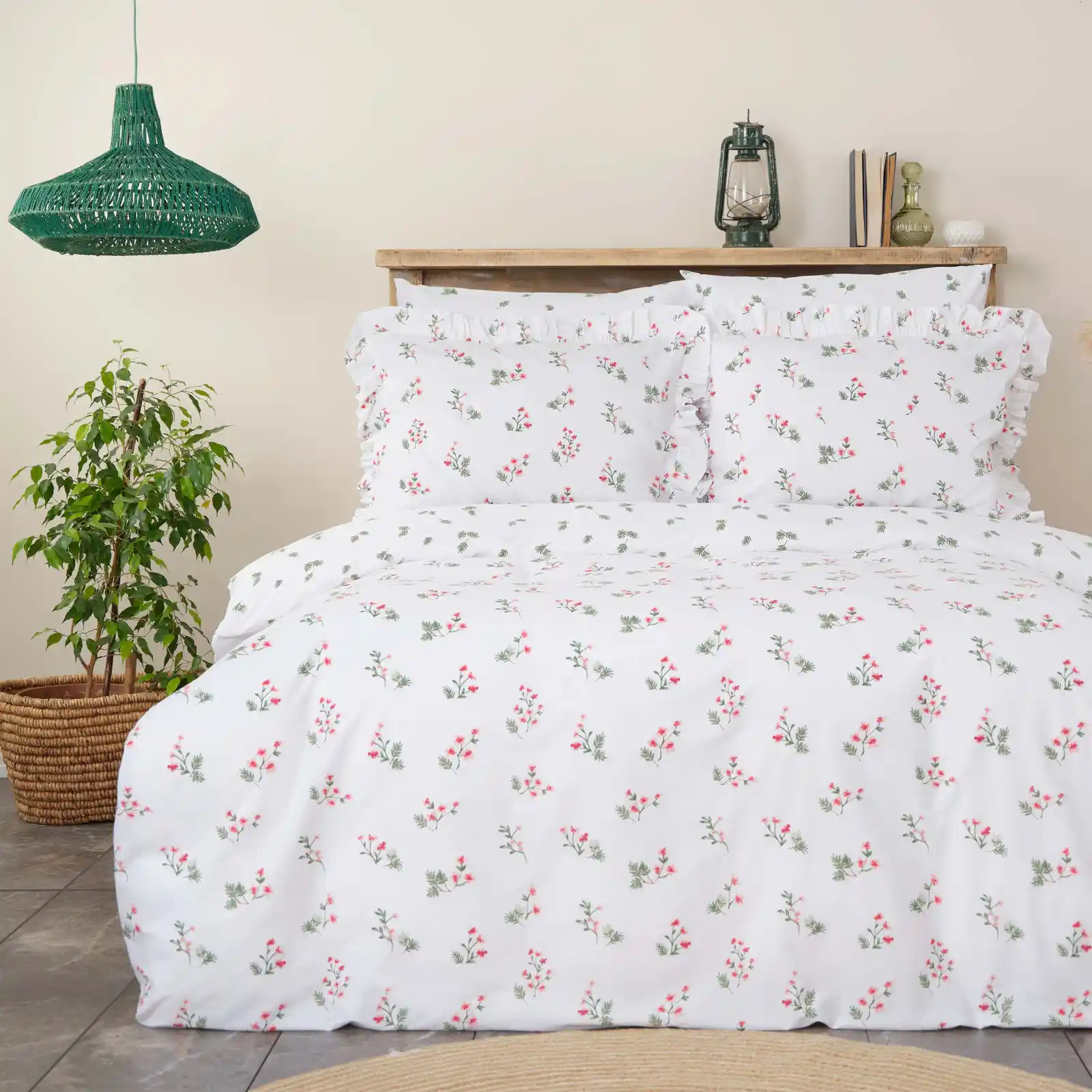 Fırfırlı Nevresim Takımlarıyla Yatak Odalarınıza Şıklık Katın