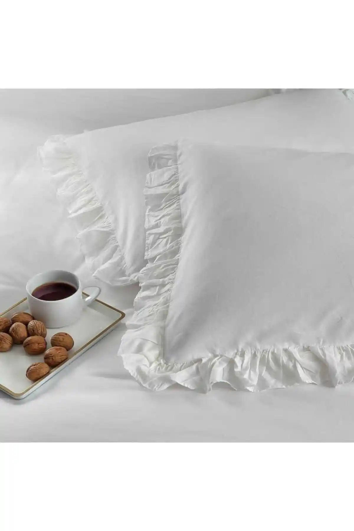 Fırfırlı Yastık Kılıfı ile Dekorasyonda Zarif ve Şık Dokunuşlar