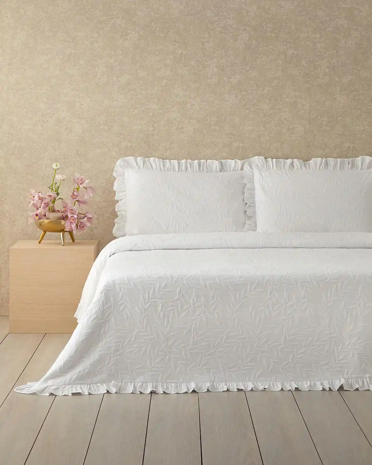 Fırfırlı Yatak Örtüsü Dekorasyonda Şıklık ve Konforun Buluşma Noktası