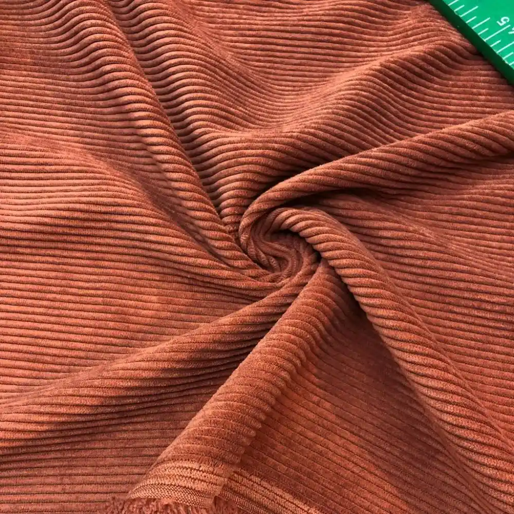 Fitilli Kadife: Dekorasyonda Şıklık ve Konforun Birleştiği Kumaş Seçeneği