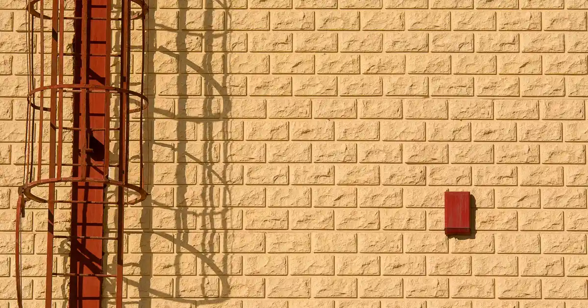 Füme Yatak Örtüsü Dekorasyonda Şıklık ve Sıcaklık Yaratmanın Anahtarı