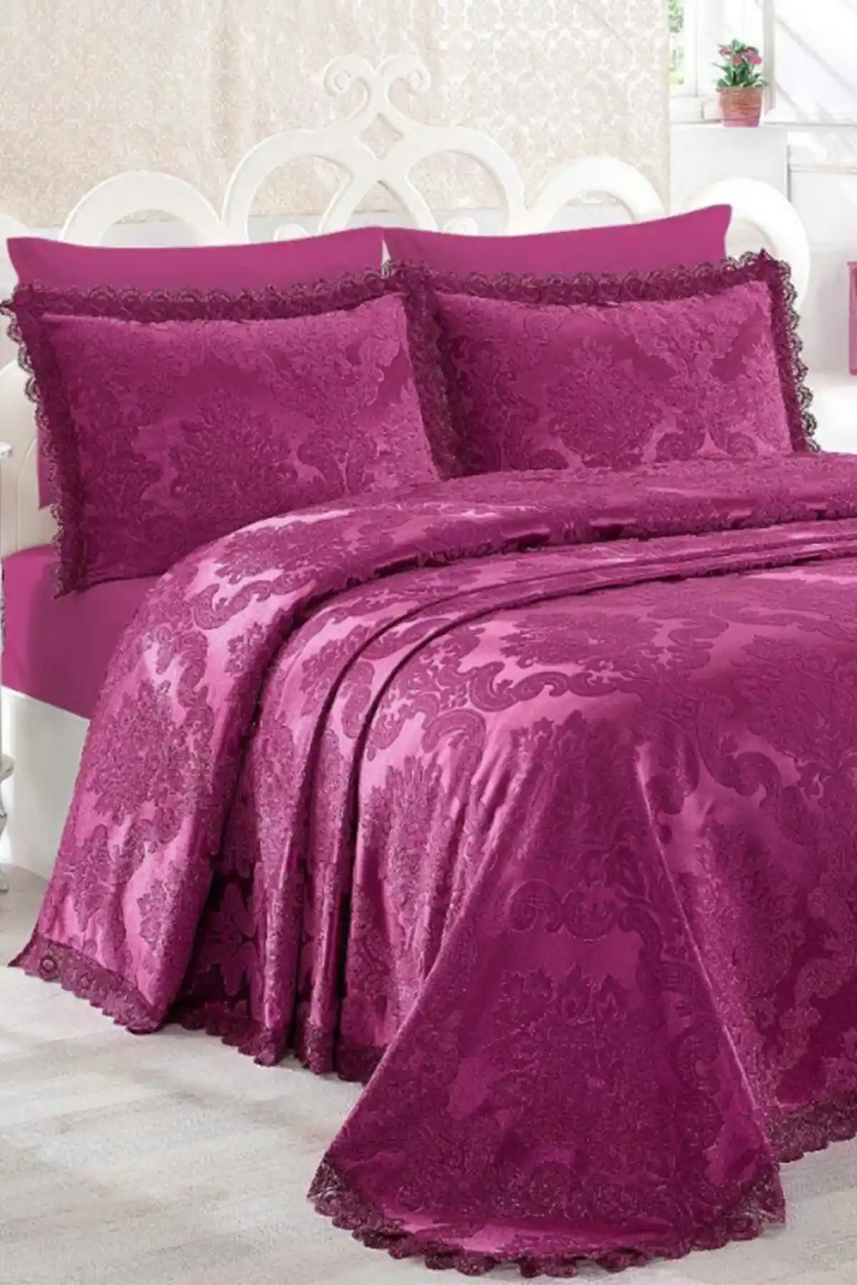 Fuşya Yatak Örtüsü ile Modern ve Şık Yatak Odası Dekorasyonu Rehberi