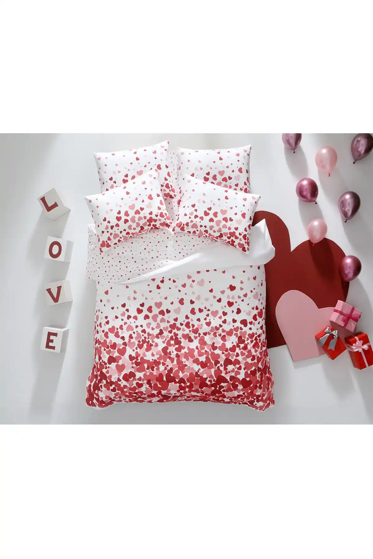 Gece Parlayan Nevresim Takımlarıyla Yatak Odalarınıza Farklı Bir Atmosfer Katın