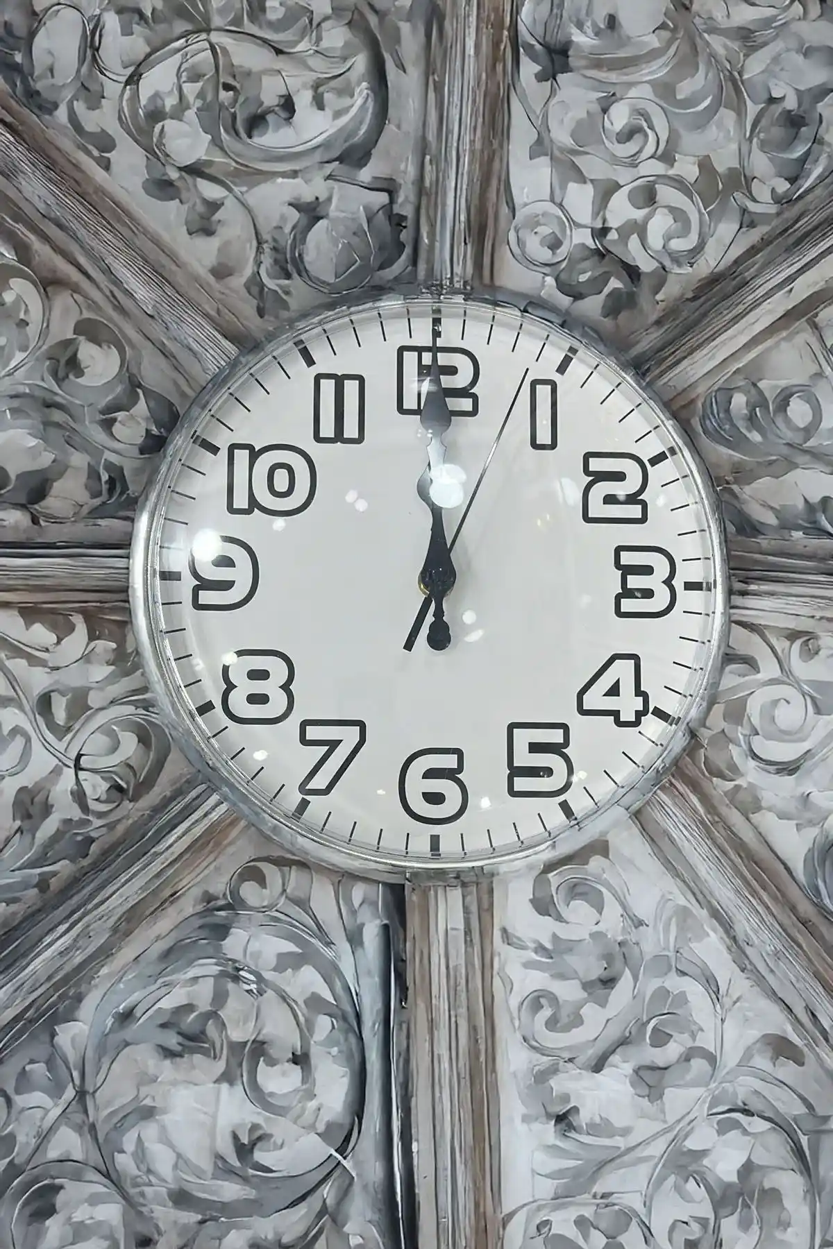 Genç Odası Dekorasyonunda Duvar Saati Seçimi ve Stil Uyumları