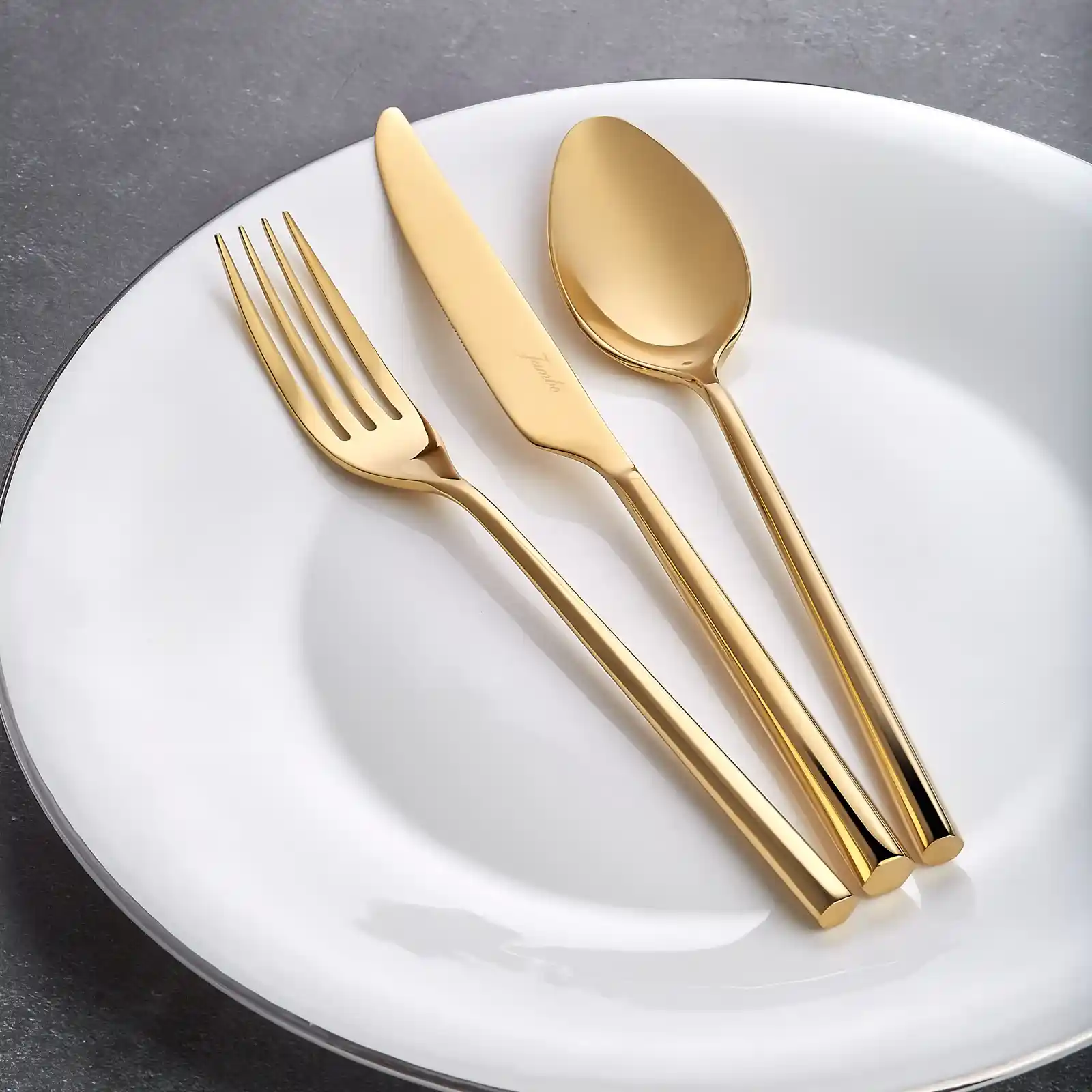 Gold Çatal Bıçak Takımıyla Dekorasyonunuzu Şıklık ve Zarafetle Geliştirin