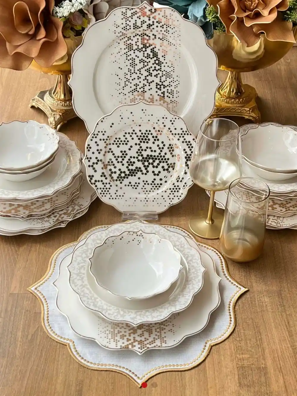 Gold Detaylı Yemek Takımlarıyla Sofralarınıza Şıklık Katın ve Dekorasyonunuzu Zenginleştirin
