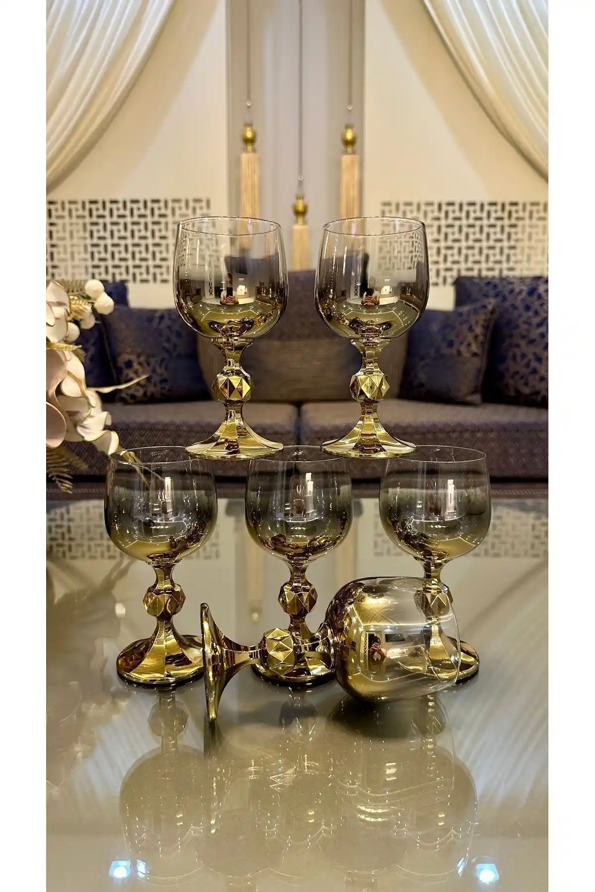 Gold Kahve Yanı Bardağı Dekorasyonunda Zarafetin Simgesi ve Kullanım İpuçları