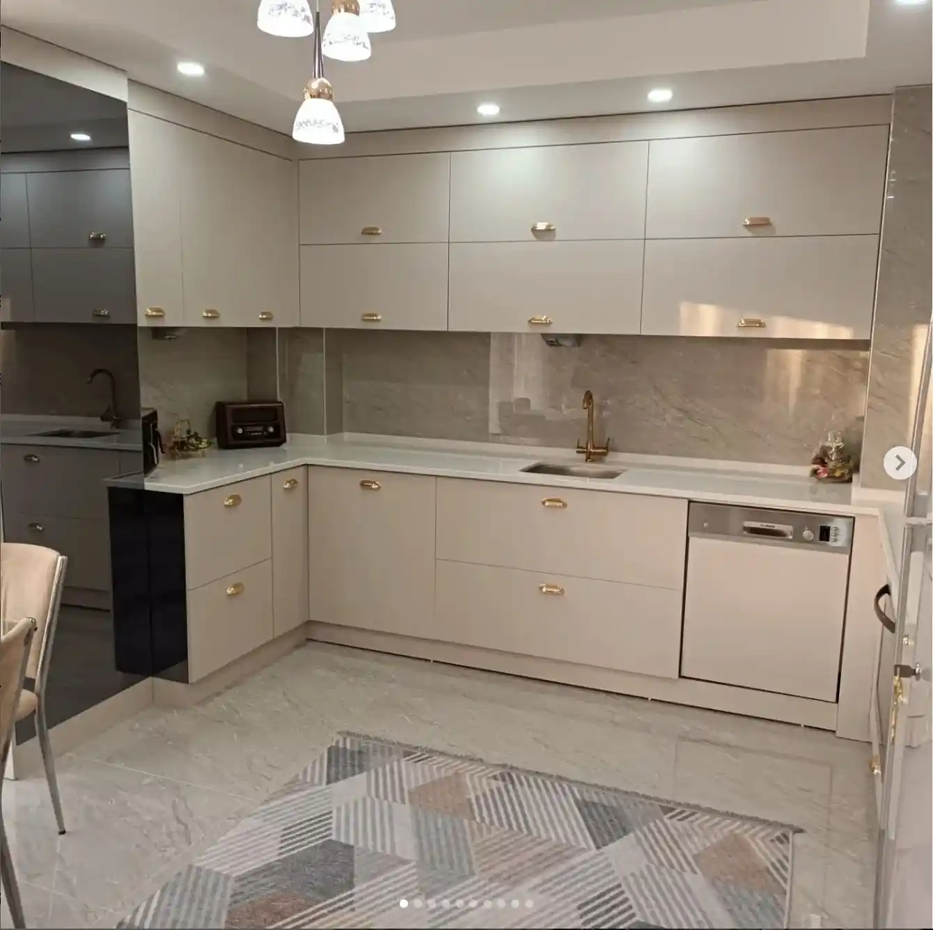 Gold Mutfak Dekorasyonu: Şıklık ve Zarafetin Modern Tasarım İpuçları