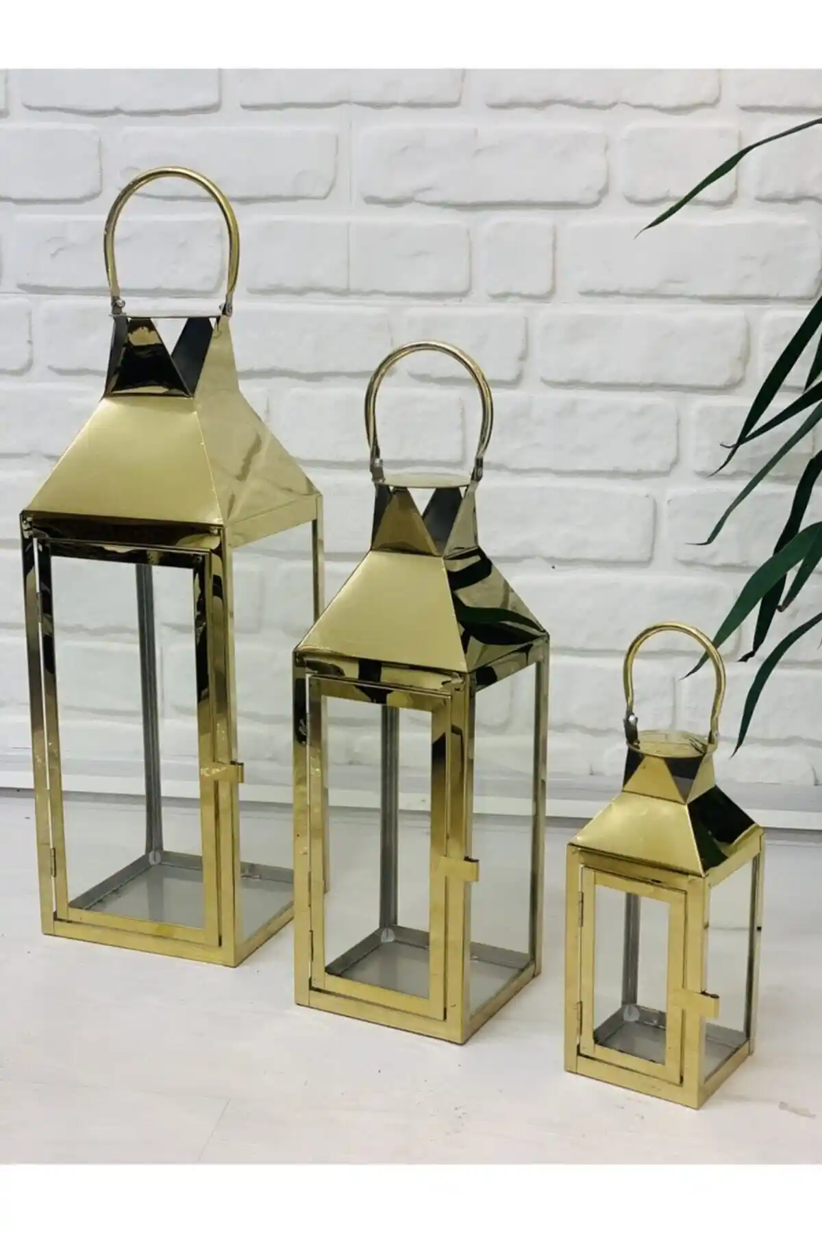 Gold Renkli 3'lü Fener Mumluklar ile Dekorasyonunuza Zarafet Katın