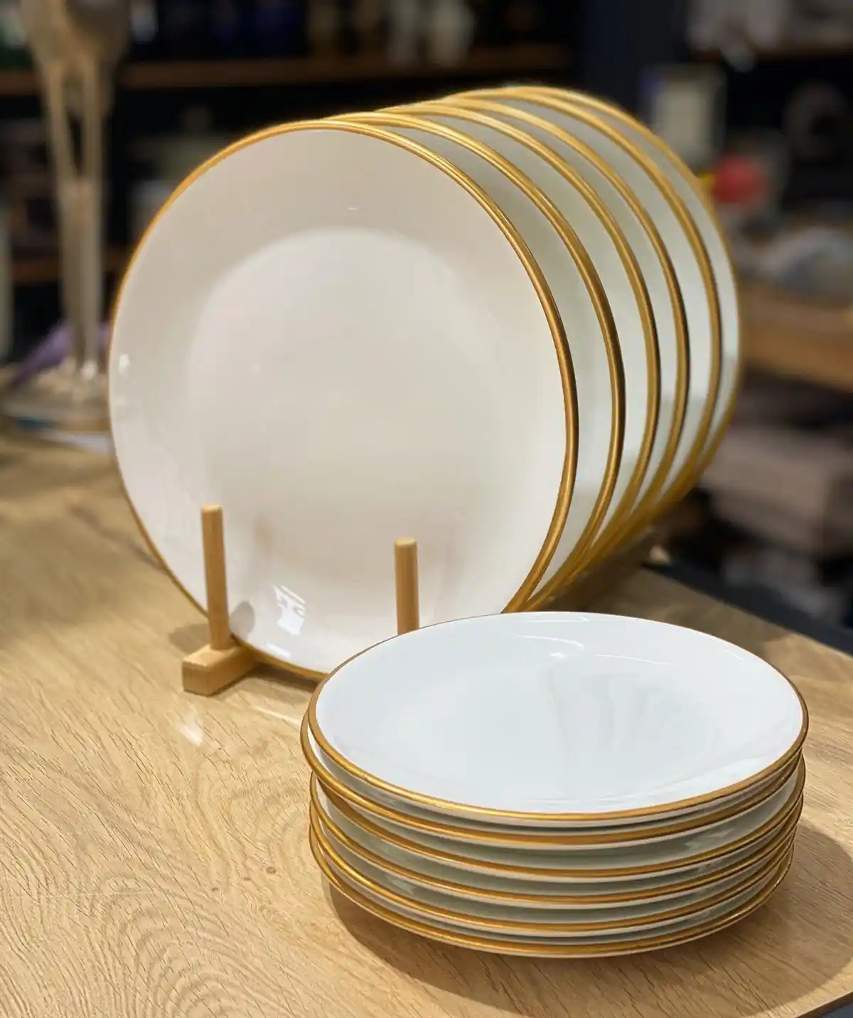 Gold Servis Tabağı ile Sofralarınıza Zarafet Katmanın En İyi Yolları