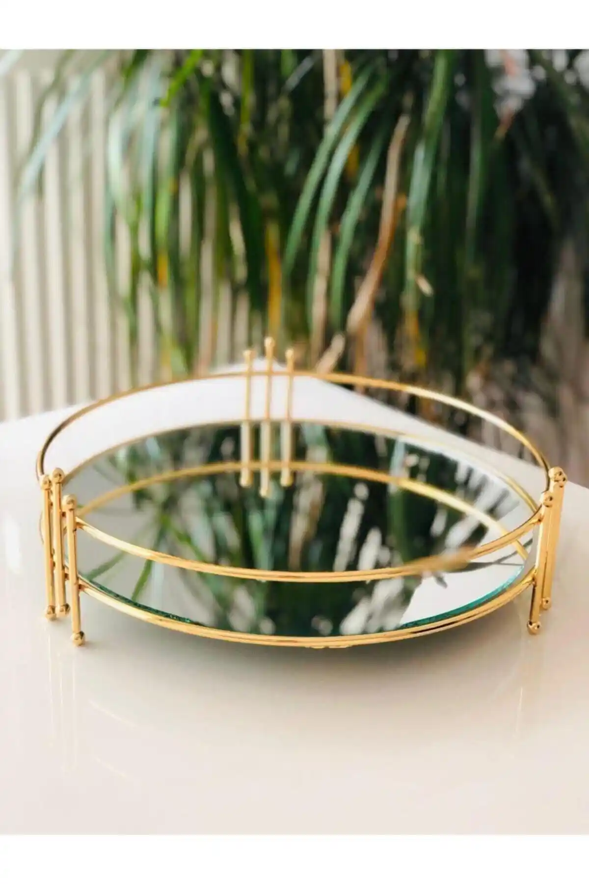 Gold Yuvarlak Tepsi ile Dekorasyonunuza Zarif ve Şık Bir Dokunuş Katın