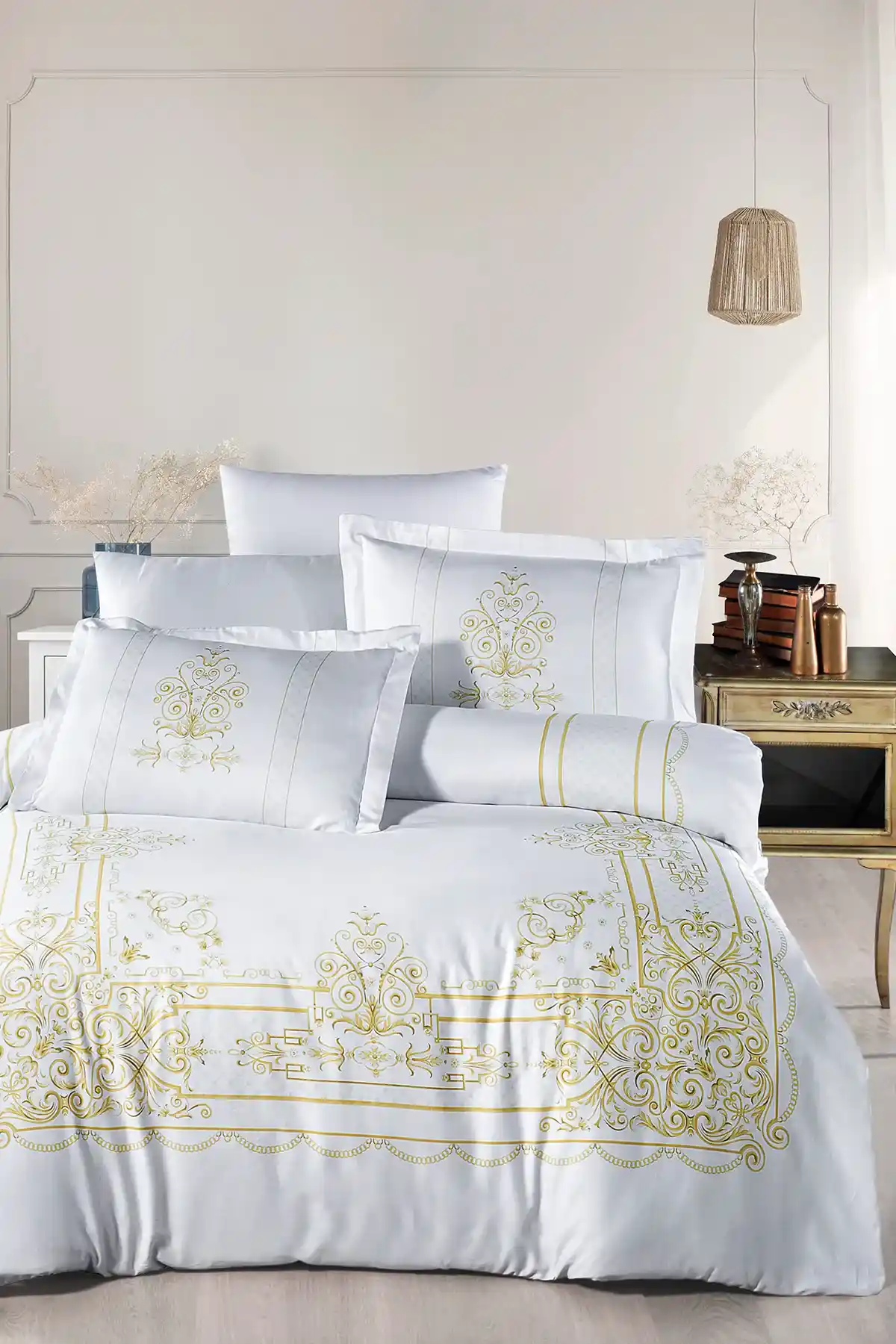 Golden Home Nevresim Takımı ile Yatak Odalarınıza Şıklık ve Konfor Katın