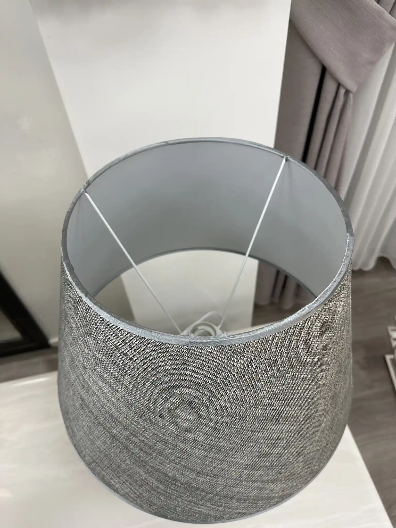 Gri Abajur ile Modern ve Şık Dekorasyon Çözümleri ve Seçim İpuçları