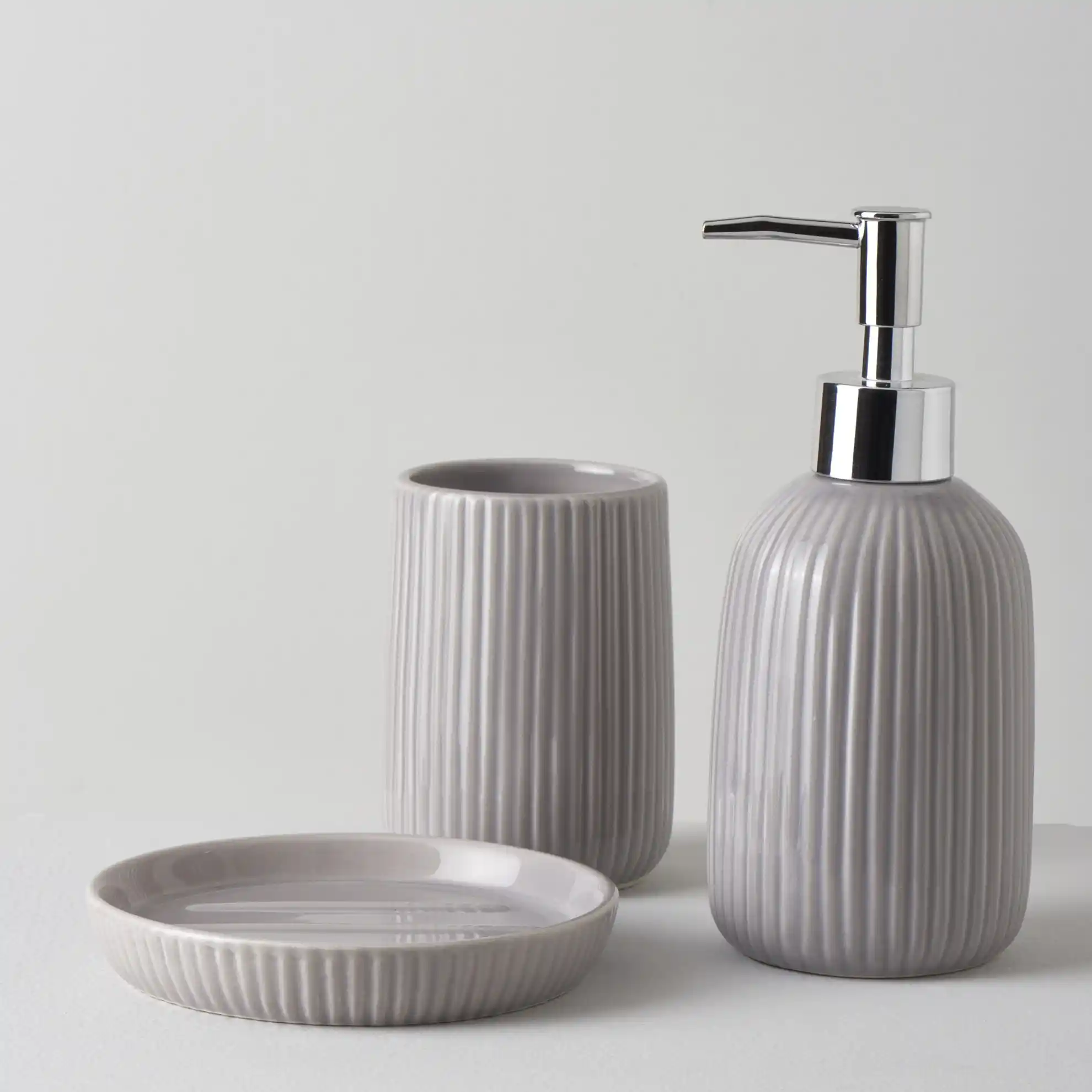 Gri Banyo Setleri ile Modern ve Şık Dekorasyon Seçenekleri Rehberi