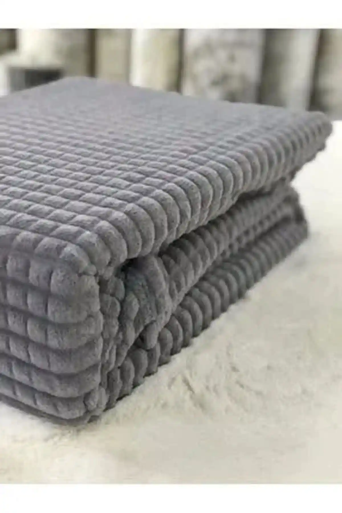 Gri Battaniyelerle Dekorasyonda Şıklık ve Sıcaklık Yaratma Rehberi