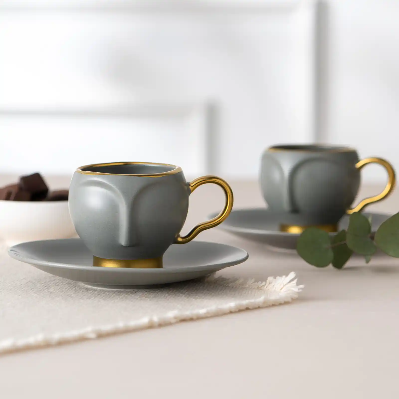 Gri Fincan Takımı ile Modern ve Zarif Dekorasyon Fikirleri ve Kullanım İpuçları