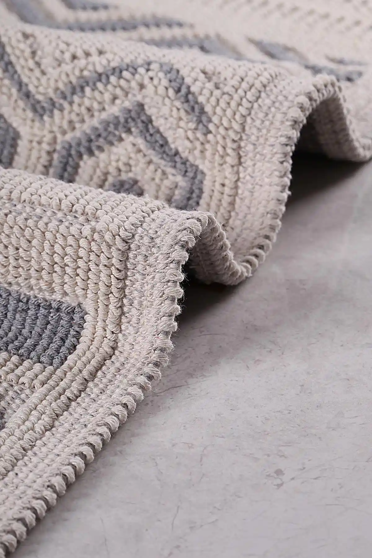 Gri Kilim ile Modern ve Sıcak Dekorasyon Fikirleri ve Trendler