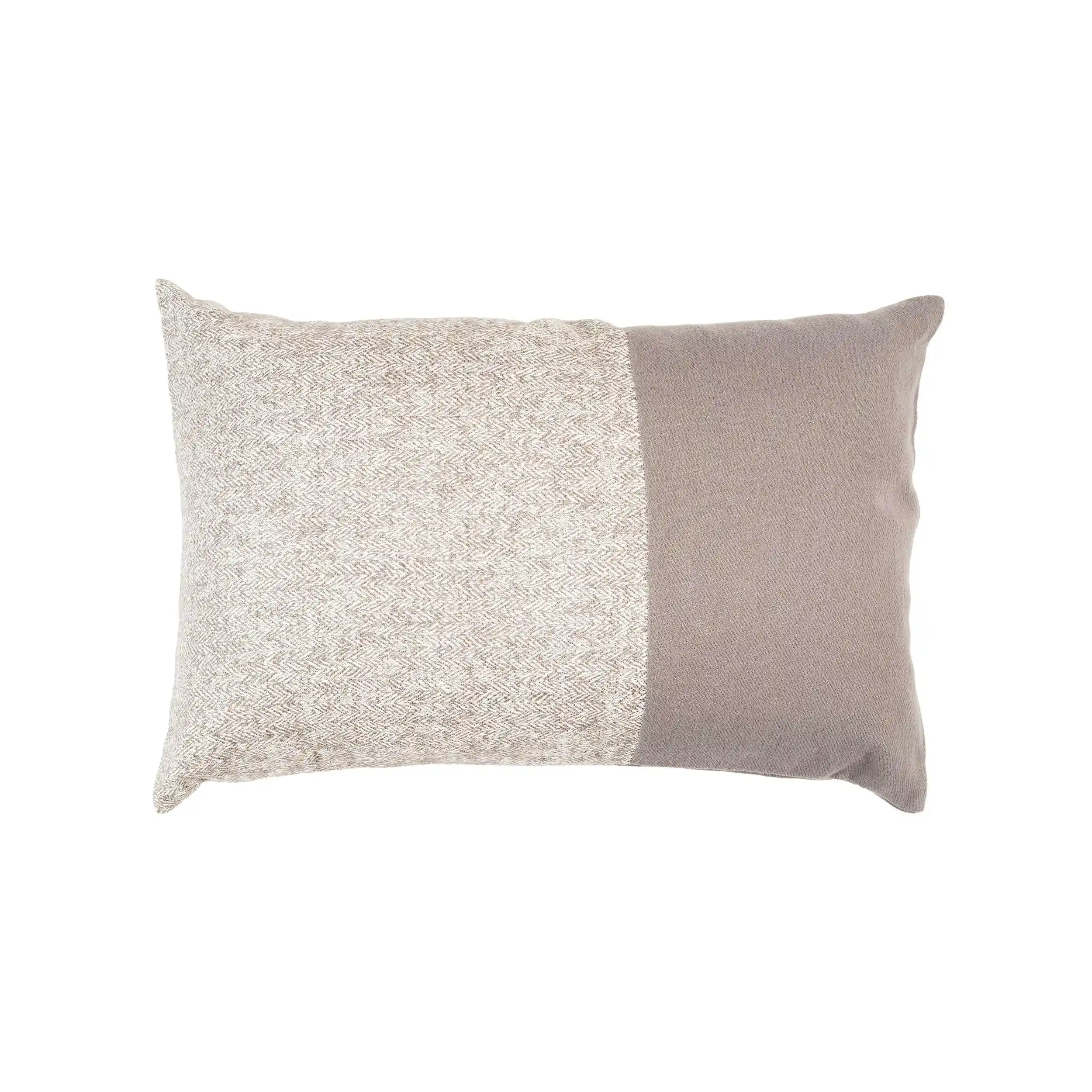 Gri Kırlent Kılıfı ile Modern ve Şık Dekorasyon Çözümleri