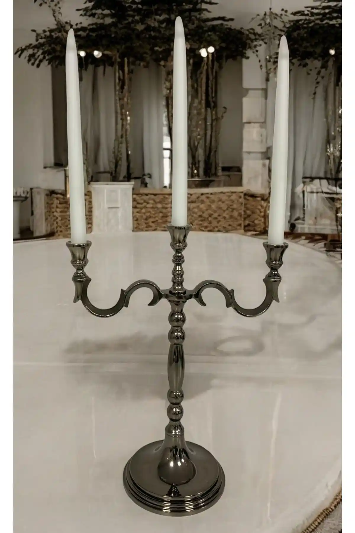 Gri Şamdanlar ve Dekorasyonda Zarafet ile Şıklığın Uyumlu Kullanımı